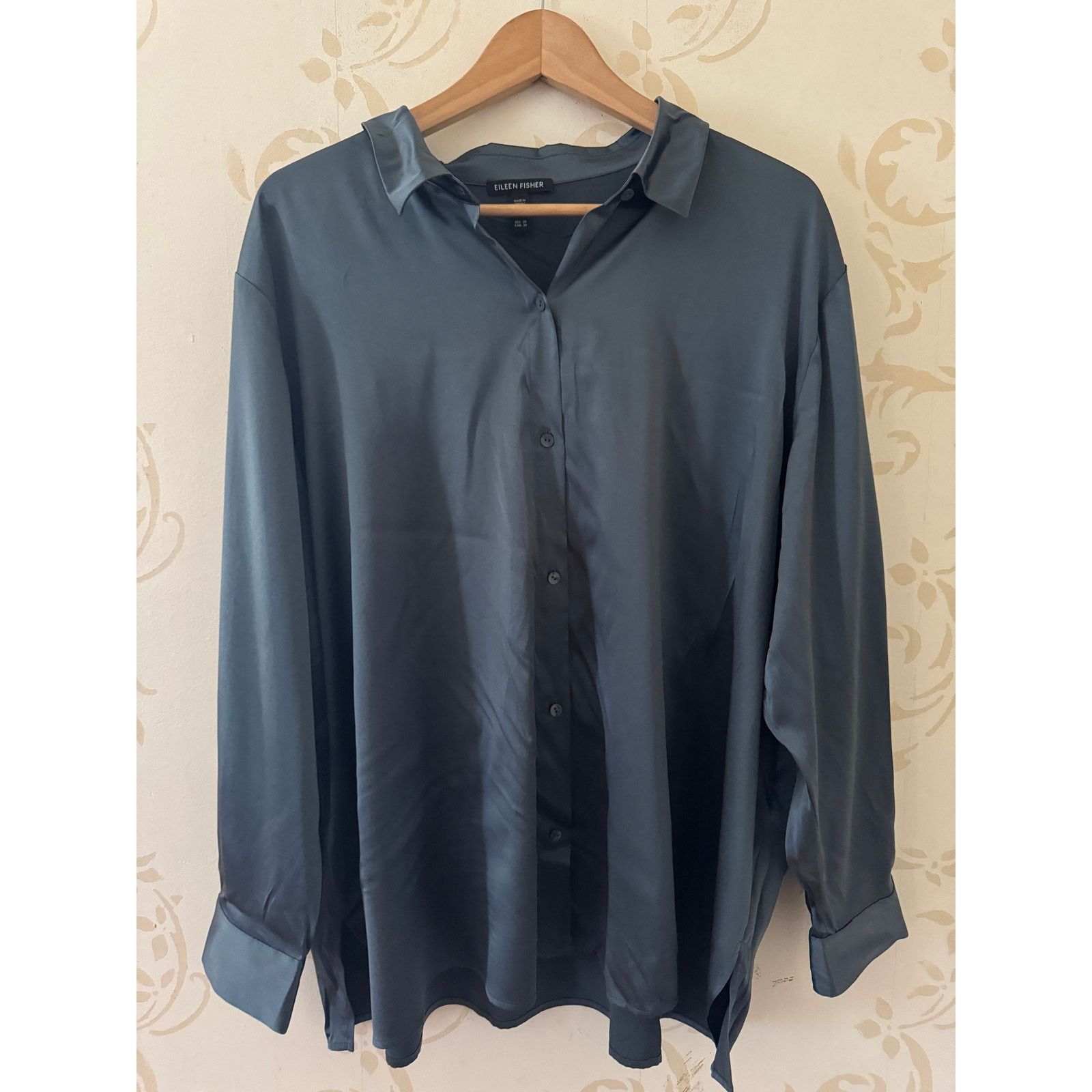 Eileen Fisher Ladies 2X Eileen Fisher 100% Silk Blue Beautiful Shirt Size L / US 10 / IT 46 - 1 Thumbnail