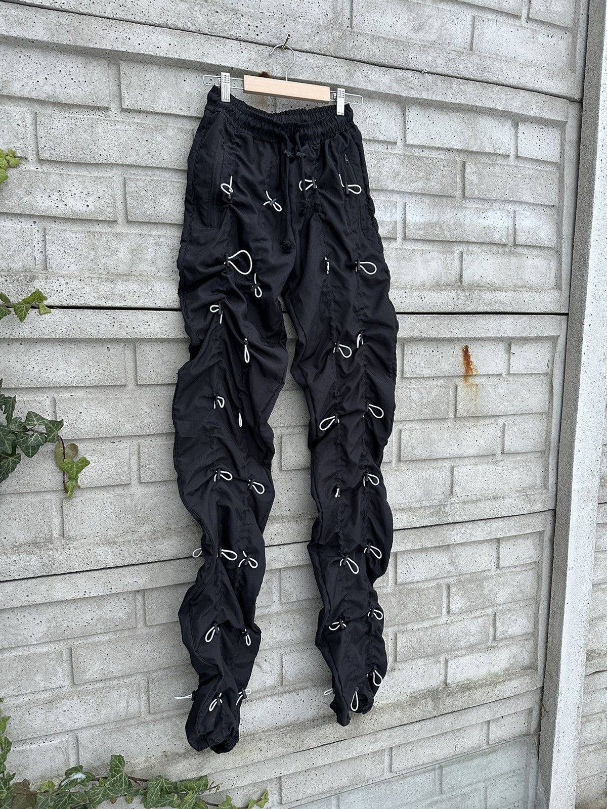 Japanese Brand Cargo pants with cuffs Mnml „Bungee Cord Pants”, size S Size US 30 / EU 46 - 2 Thumbnail