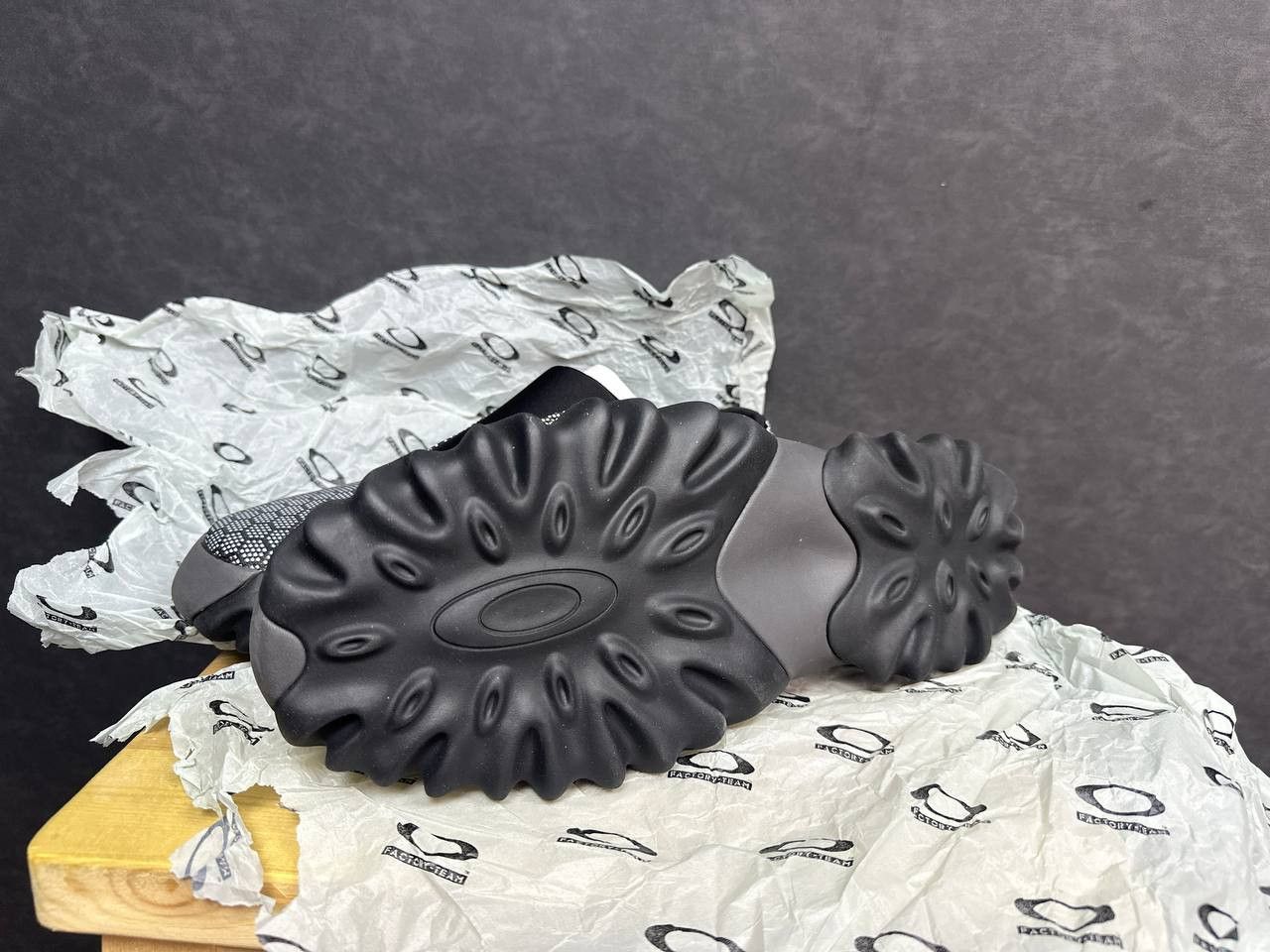 Brain Dead × Oakley Oakley x Brain Dead Chop Saw Mule New Rare US8 Size US 8 / EU 41 - 4 Thumbnail