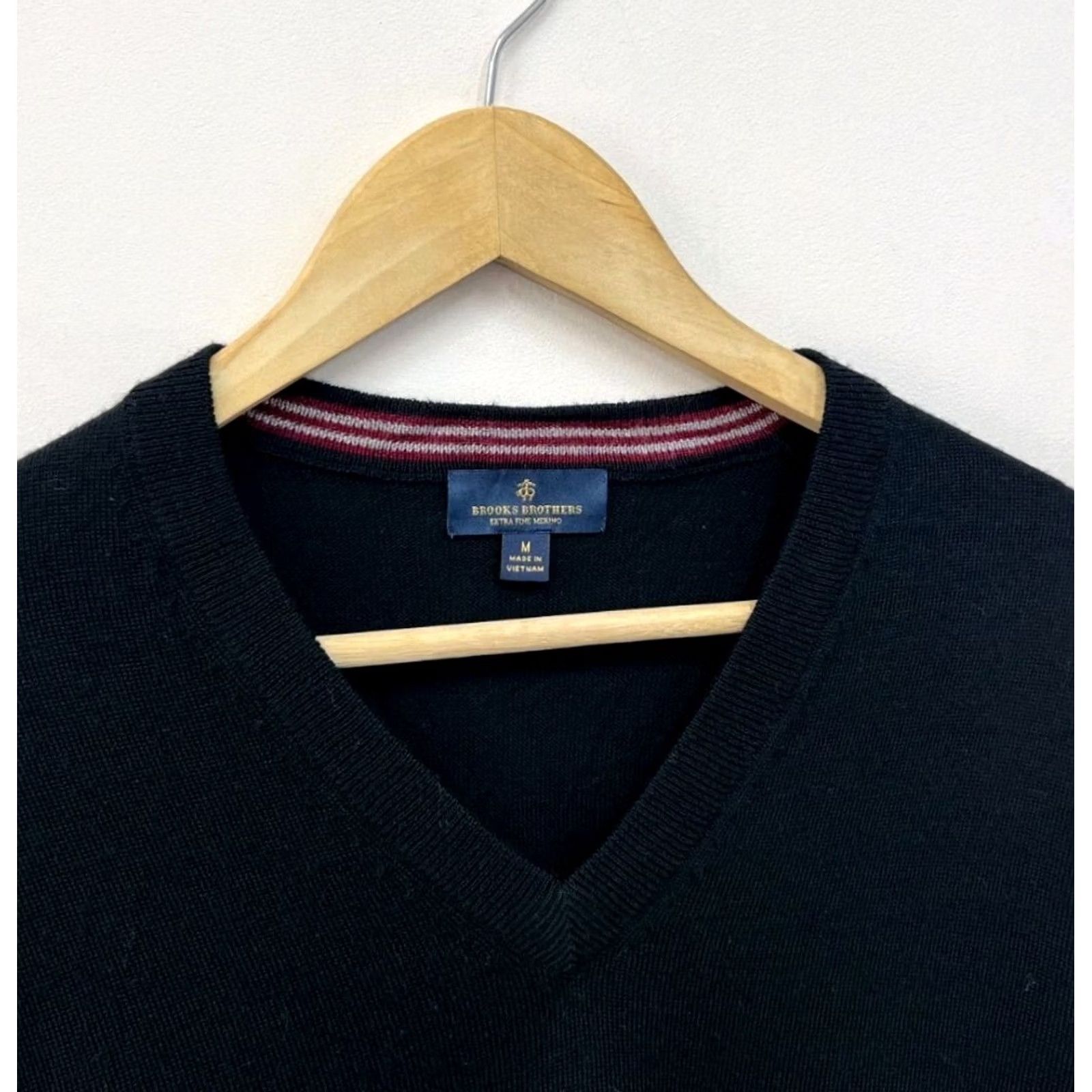 Brooks Brothers Brooks Brothers Pullover Sweater Mens Size M Extrafine Merino Wool Black V-Neck Long Sleeve Size US M / EU 48-50 / 2 - 2 Thumbnail
