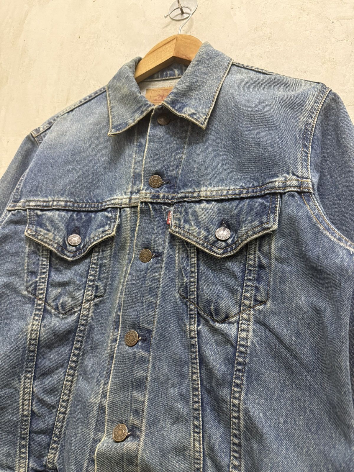 Levi's Vintage Levis Men’s 70505-0217 Denim Trucker Jacket Size US XS / EU 42 / 0 - 5 Thumbnail