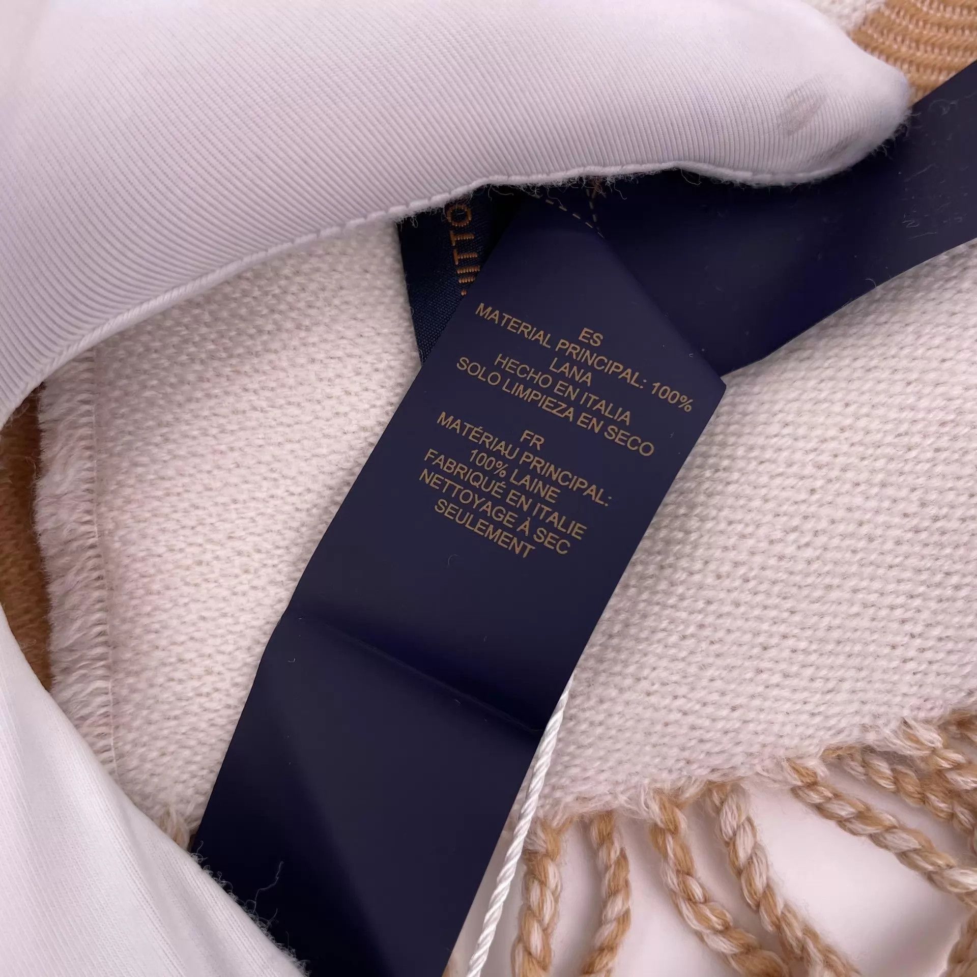 Louis Vuitton Louis Vuitton Wool Scarf New Yellow & White Reversible Size ONE SIZE - 5 Thumbnail