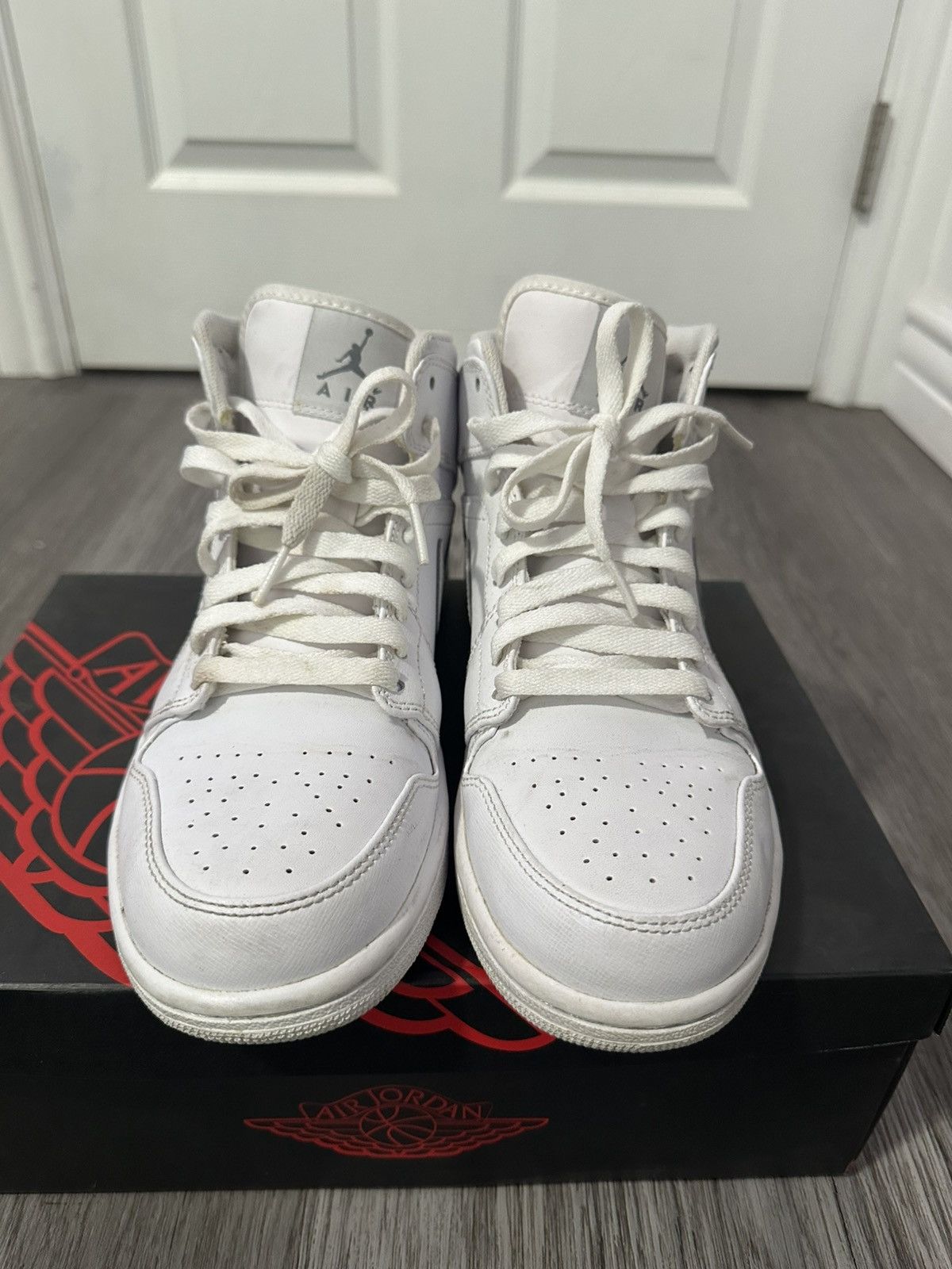 Jordan Brand × Nike Jordan 1 mid triple white 2020 Size US 8 / EU 41 - 3 Thumbnail