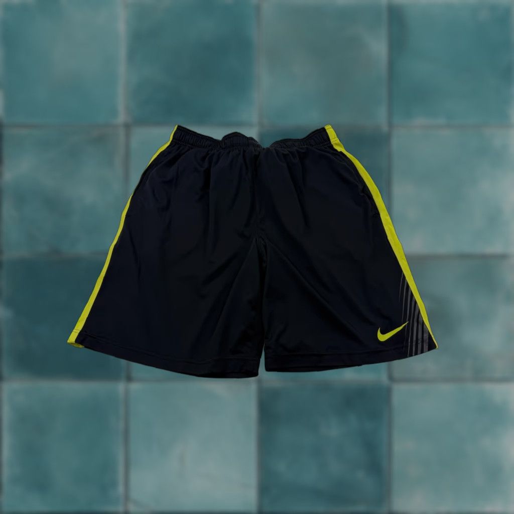 Nike Nike Shorts Mens Large Black Dri-FIT Athletic 10.5 Inseam Mens L Black 450764-010 Size US 33 - 1 Thumbnail