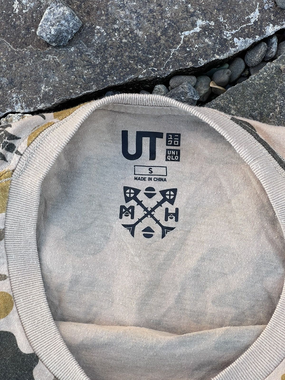 Japanese Brand × Uniqlo Uni Qlo x Monster Hunter Cross camo anime t-shirt tee Size US S / EU 44-46 / 1 - 6 Thumbnail