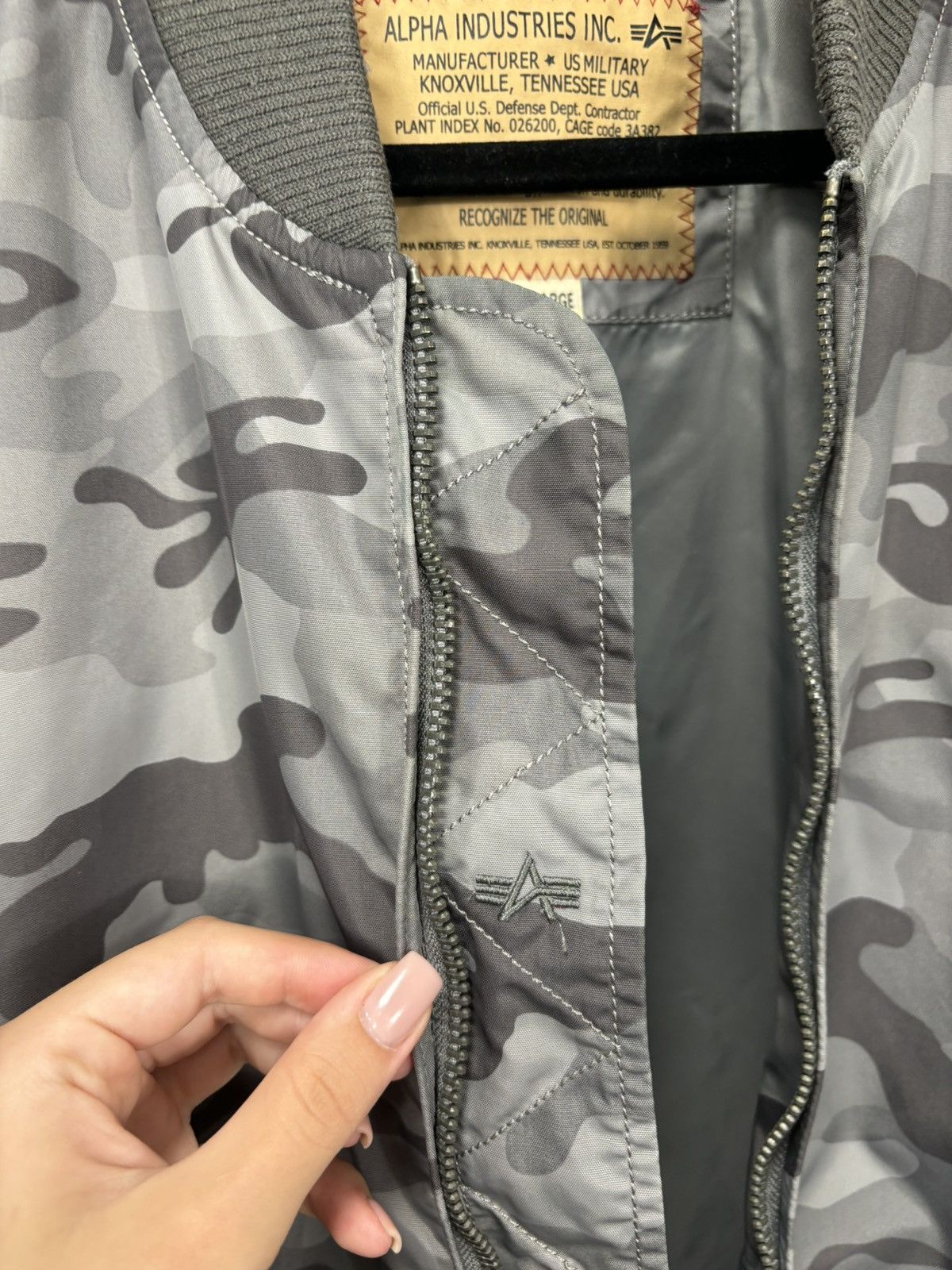 Alpha Industries Vintage Alpha Industries Gray Camo Hype Bomber Jacket Size US L / EU 52-54 / 3 - 13 Thumbnail