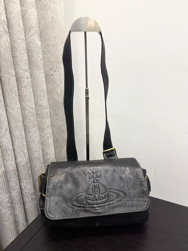 Vivienne Westwood Vivienne Westwood size os Classic Black Leather Saturn Text Size ONE SIZE - 1 Thumbnail