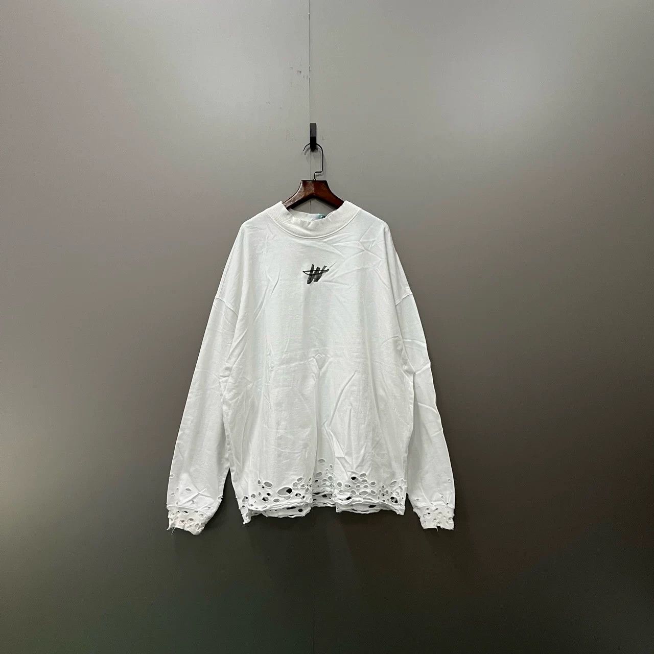 WE11DONE WE11DONE Logo Distressed Long-Sleeve Top Size M / US 6-8 / IT 42-44 - 1 Thumbnail