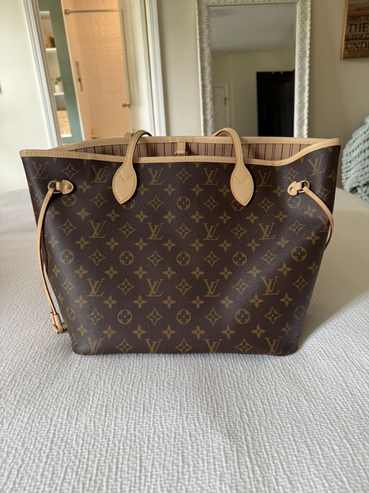 Louis Vuitton LV NeverFull MM ROSE BEIGE Size ONE SIZE - 1 Thumbnail