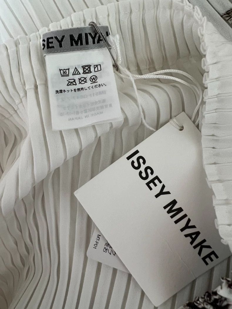Issey Miyake Issey Miyake size:2 A grey main line asparagus fern skirt Size 22" - 8 Thumbnail