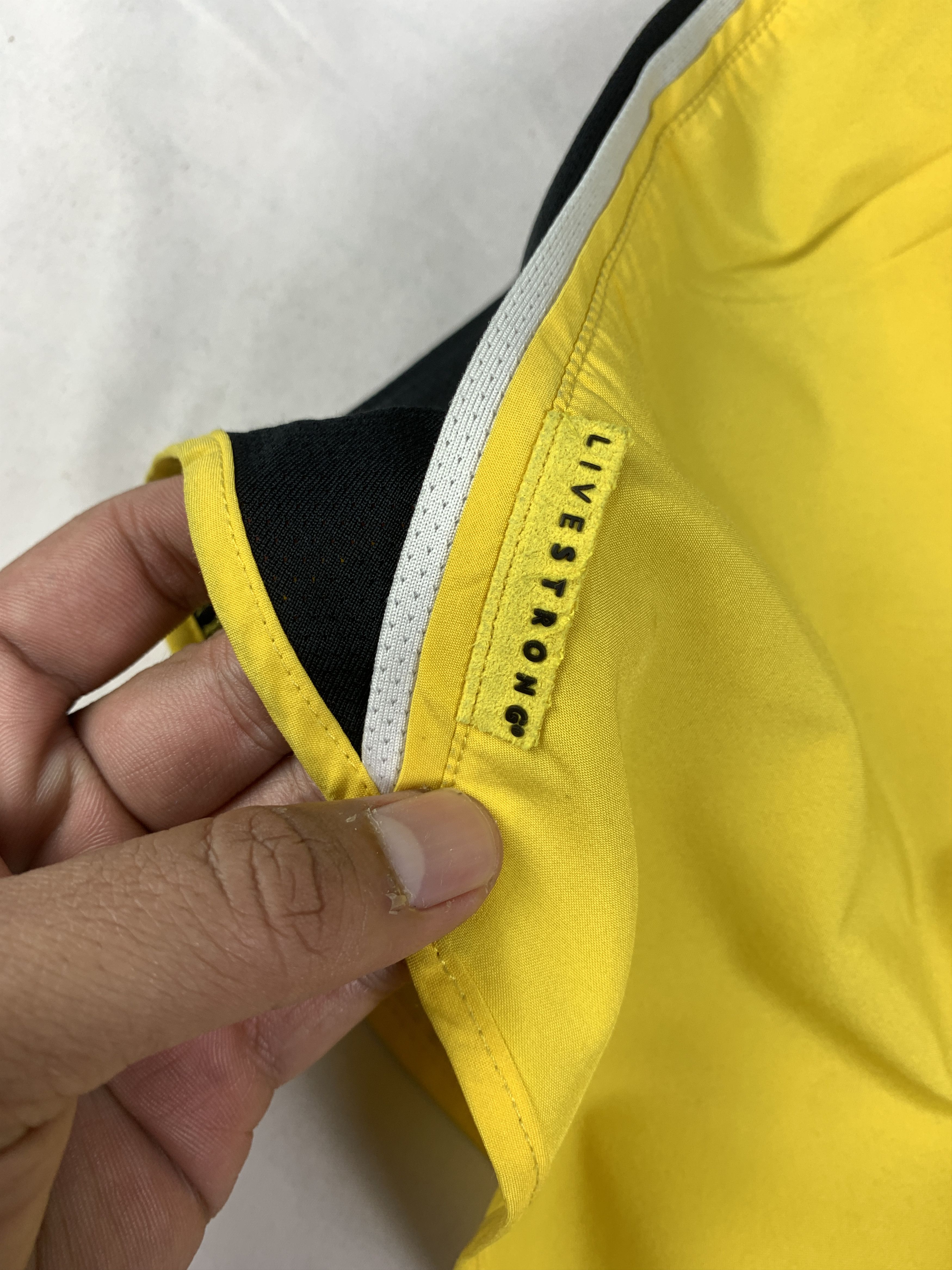 Nike Nike LIVESTRONG Lance Amstrong Yellow Running Shorts (S) Size US 30 / EU 46 - 3 Thumbnail