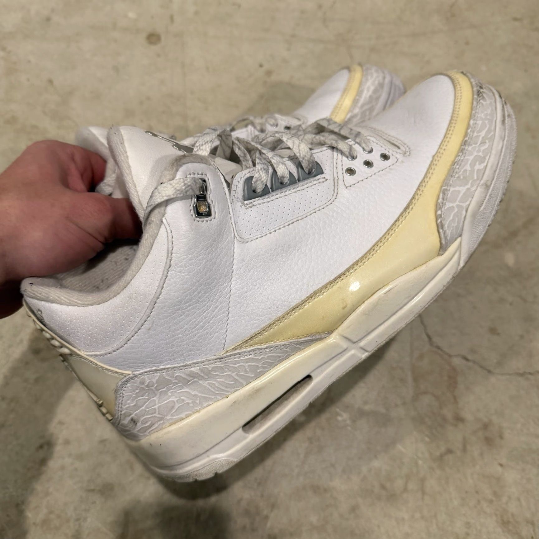 Jordan Brand VINTAGE Air Jordan 3 Retro Silver Anniversary Sneaker 11.5 Mens White/Metallic Silver Money Retro 2010 Size US 12 / EU 45 - 4 Thumbnail