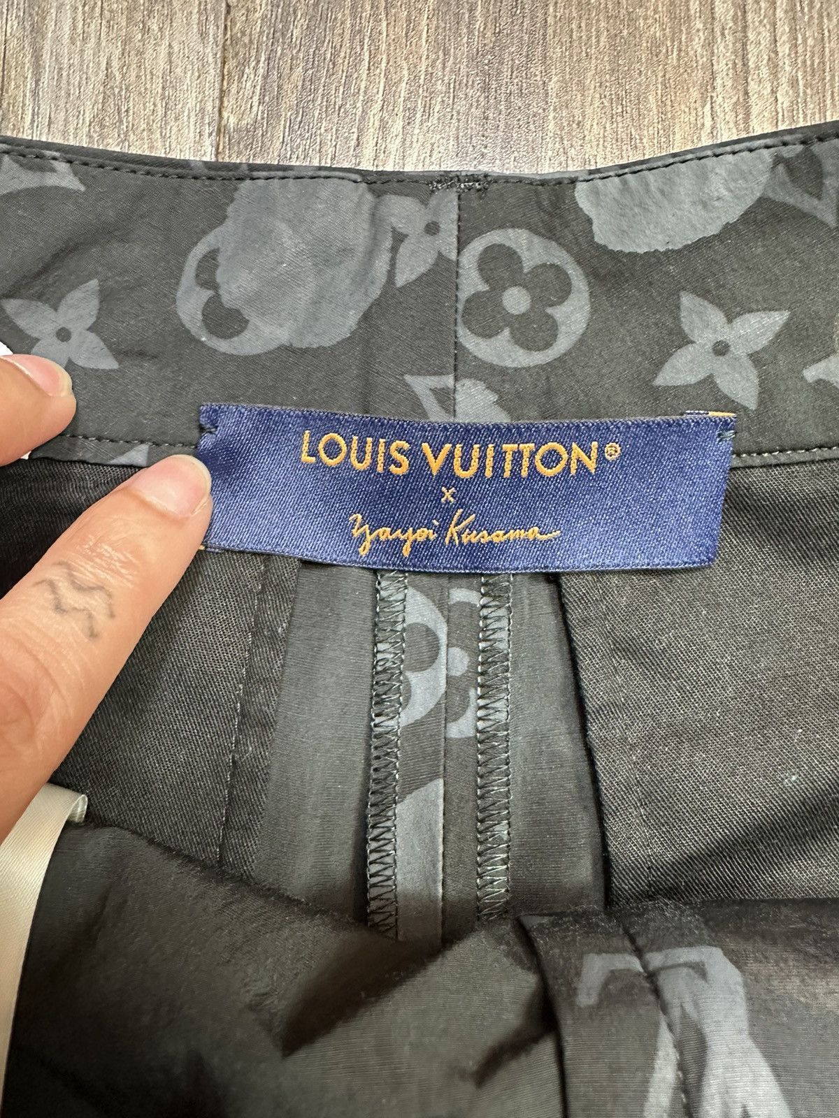 Louis Vuitton Louis Vuitton X Yayoi Kusama Paint Cargo Size US 32 / EU 48 - 3 Thumbnail