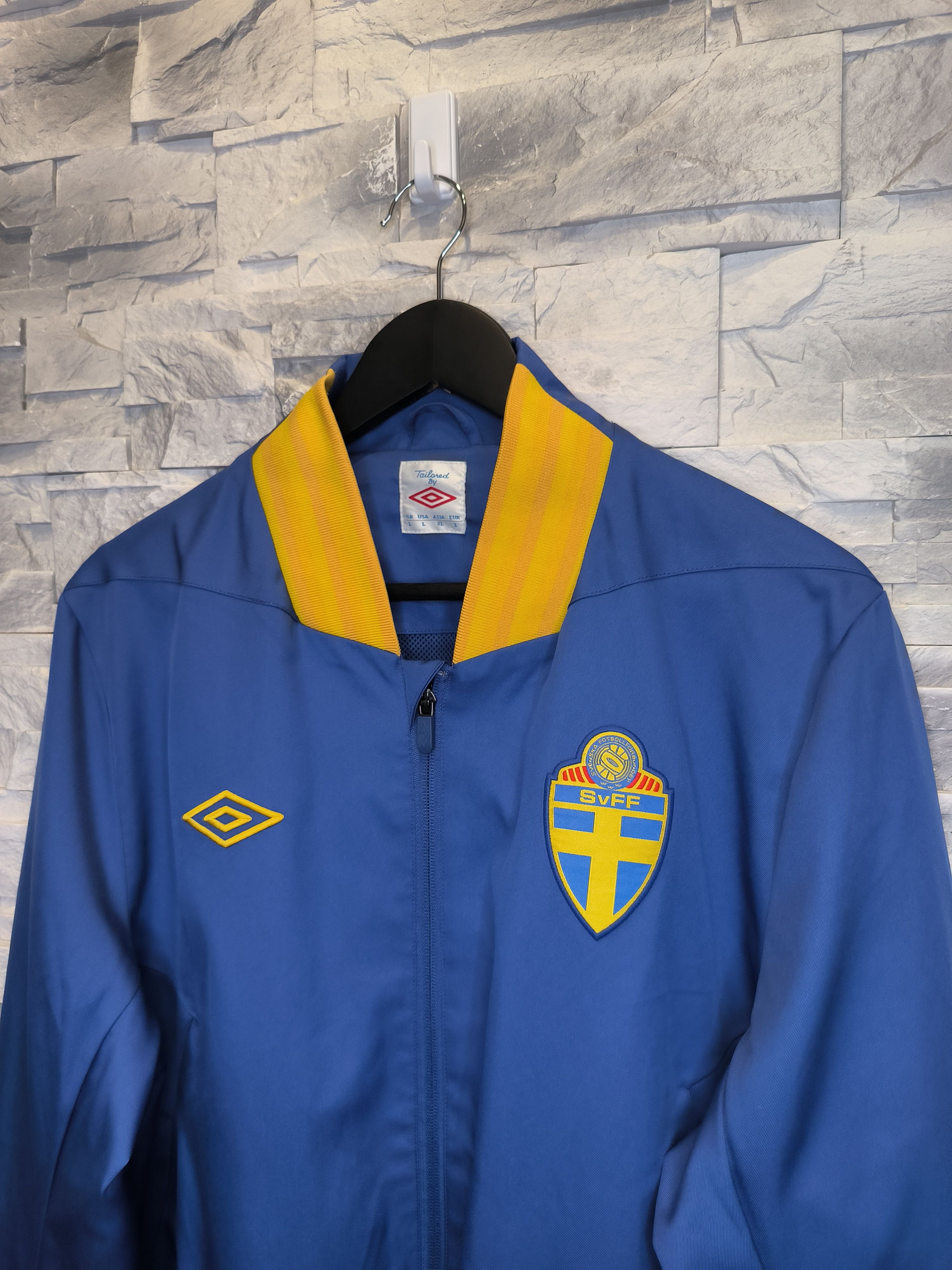 Umbro Umbro Sverige Sweden Training Zip Jacket Vintage Football Size US L / EU 52-54 / 3 - 2 Thumbnail