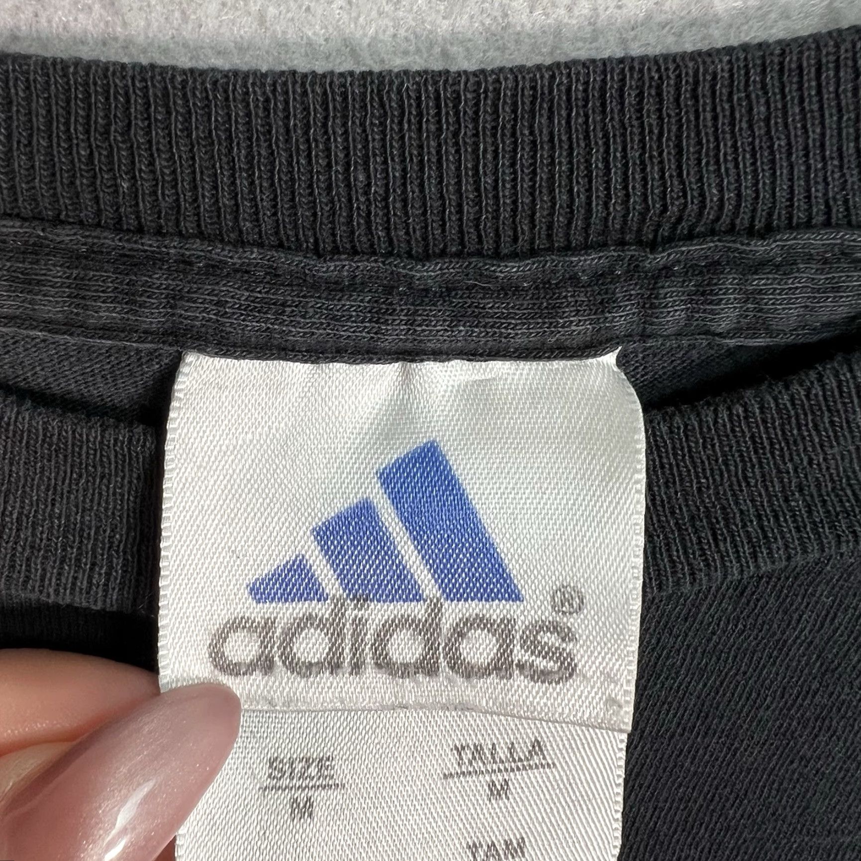 Adidas VINTAGE Adidas T Shirt Adult Medium Black Athletic Logo Classic 90s Mens Size US M / EU 48-50 / 2 - 5 Thumbnail