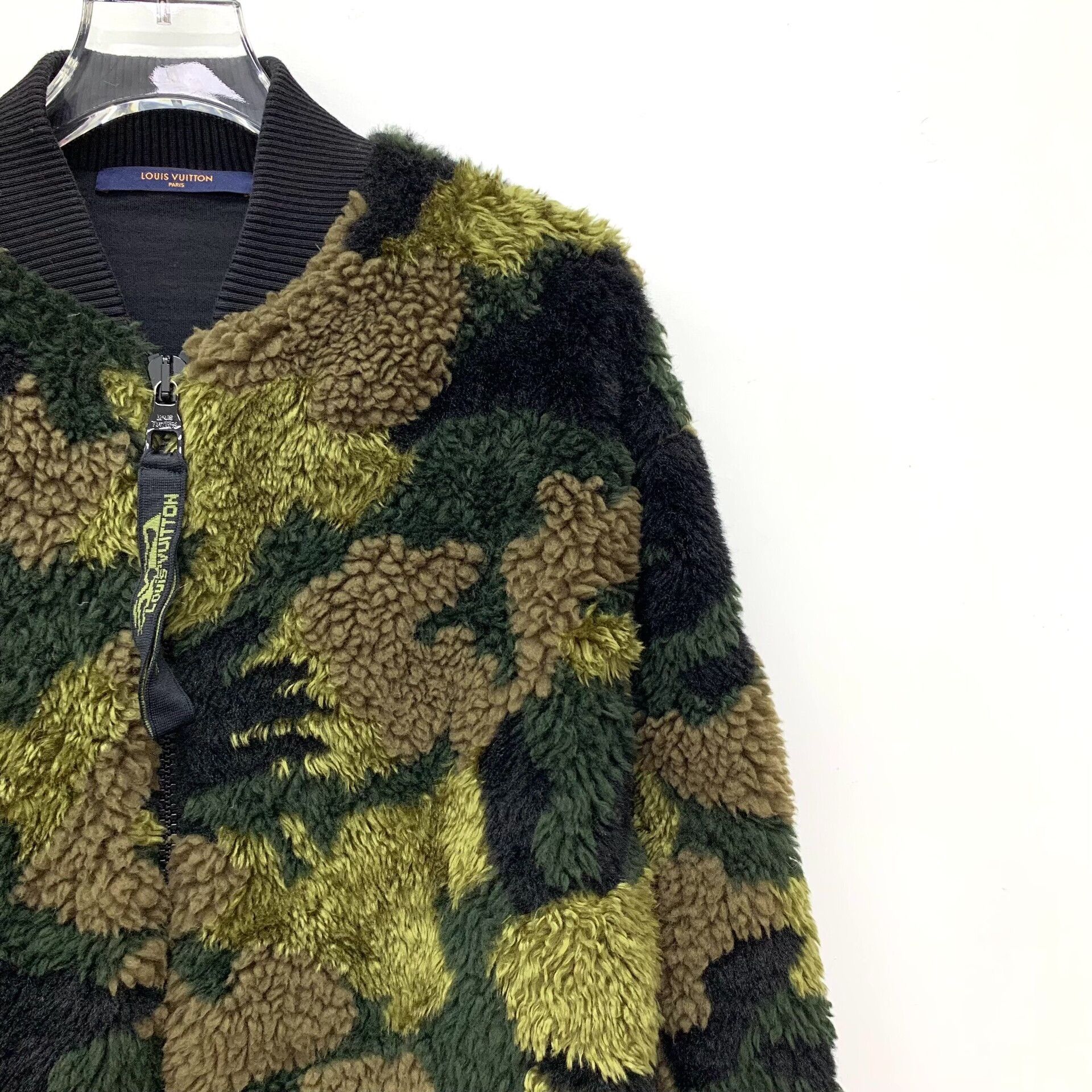 Louis Vuitton louis vuitton camo teddy jacket with zipper Size US S / EU 44-46 / 1 - 3 Thumbnail