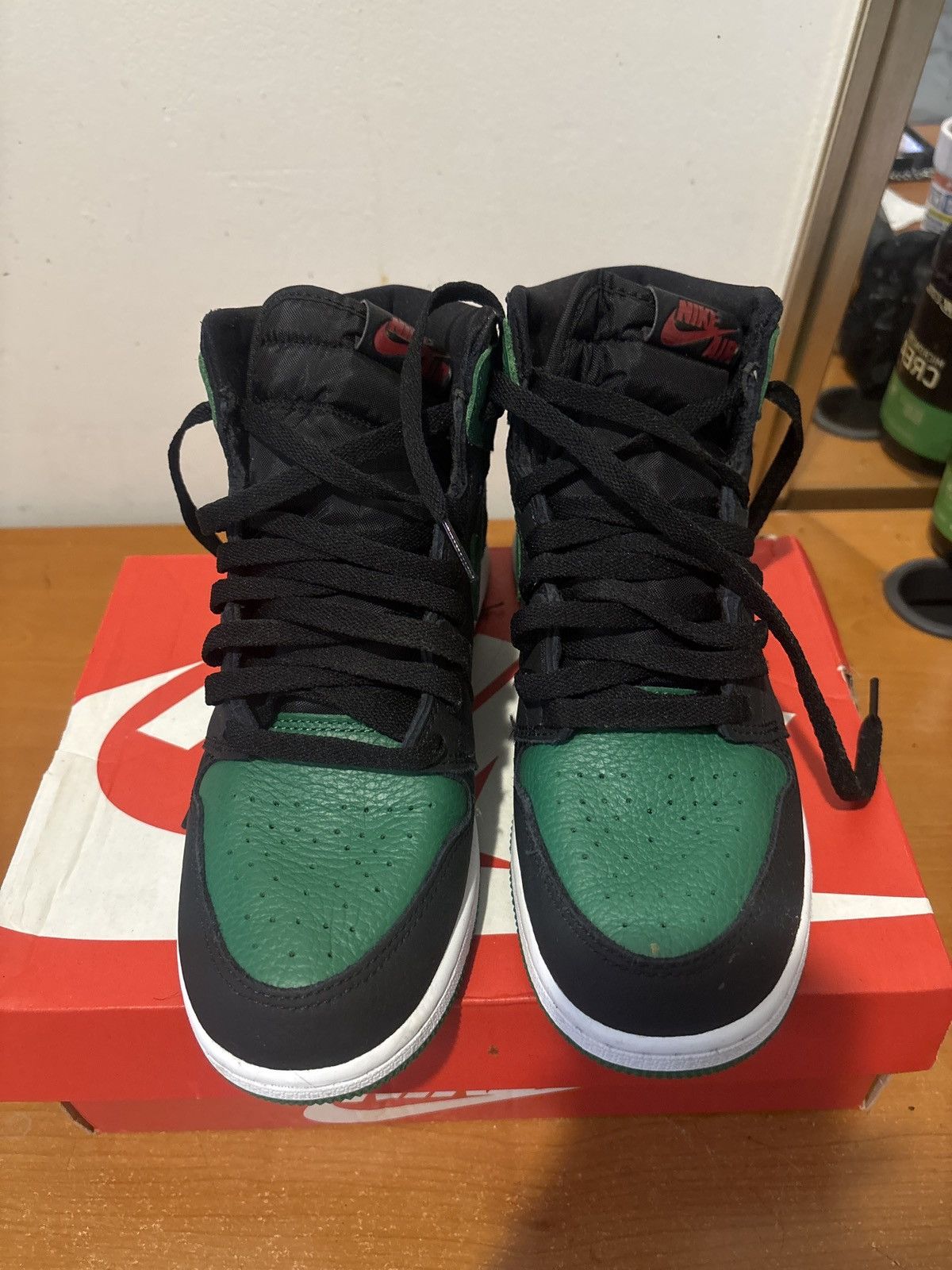 Jordan Brand Jordan 1 Retro High Pine Green Size US 7 / EU 40 - 3 Thumbnail