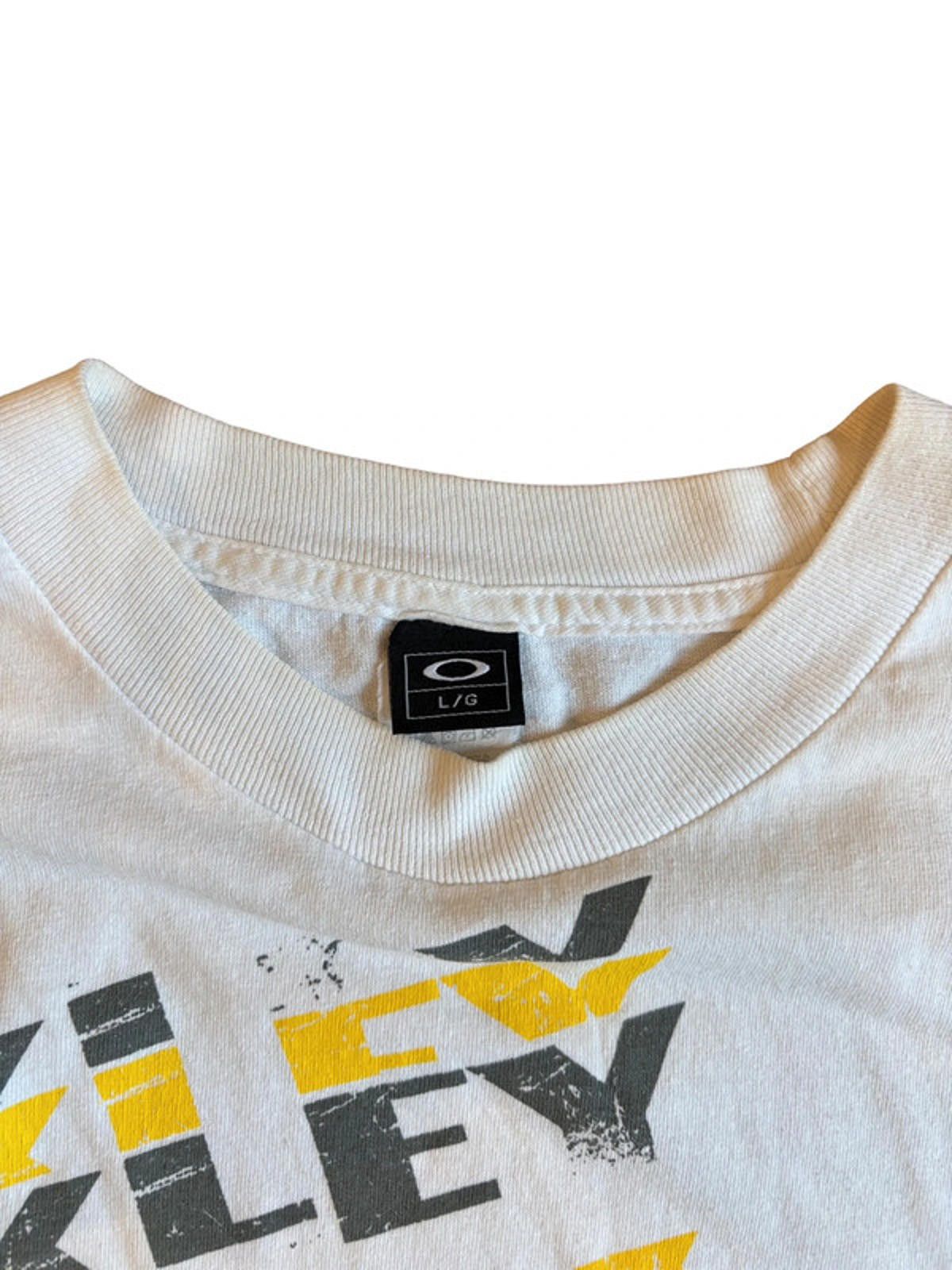 Oakley Vintage Oakley Graphic T Shirt White Large Size US L / EU 52-54 / 3 - 3 Thumbnail