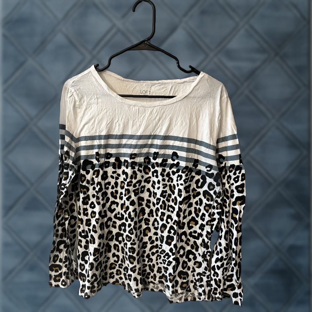 Loft LOFT Outlet White Cheetah Print Long Sleeve T-Shirt Womens Large Casual Cotton Blend Size L / US 10 / IT 46 - 1 Thumbnail