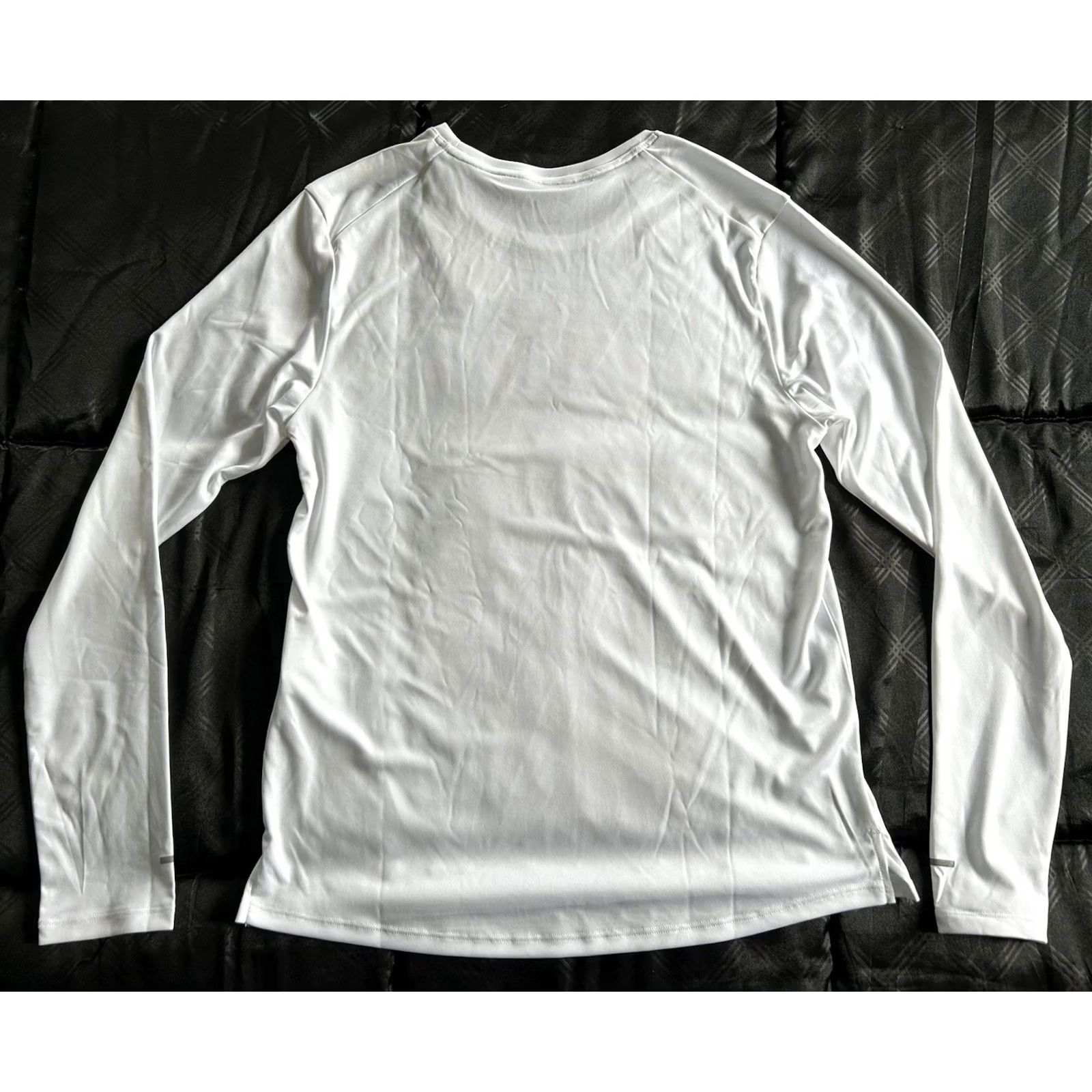 Nike Nike Women's One Dri-FIT Luxe 2023 Chicago Marathon Long Sleeve T-Shirt S White Women's Nike Dri-FIT Running Pullover Size S / US 4 / IT 40 - 2 Thumbnail