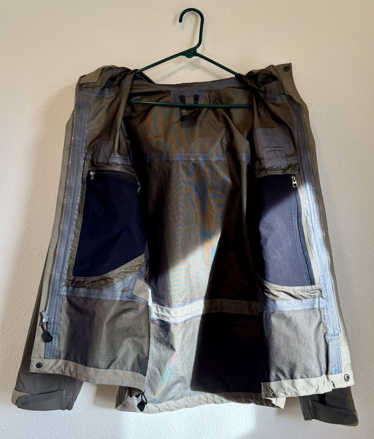 Arc'teryx 1999 Ultra Rare Arc’teryx Alpha SV Jacket - Stone - Large Size US L / EU 52-54 / 3 - 10 Thumbnail