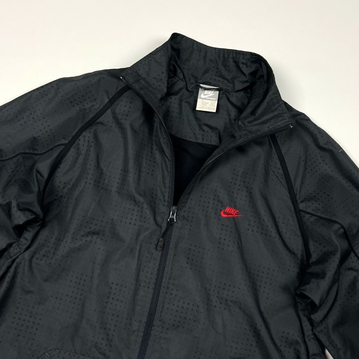 Nike Vintage Nike Black Nylon Y2K Zip Track Jacket Size M Size US M / EU 48-50 / 2 - 4 Thumbnail