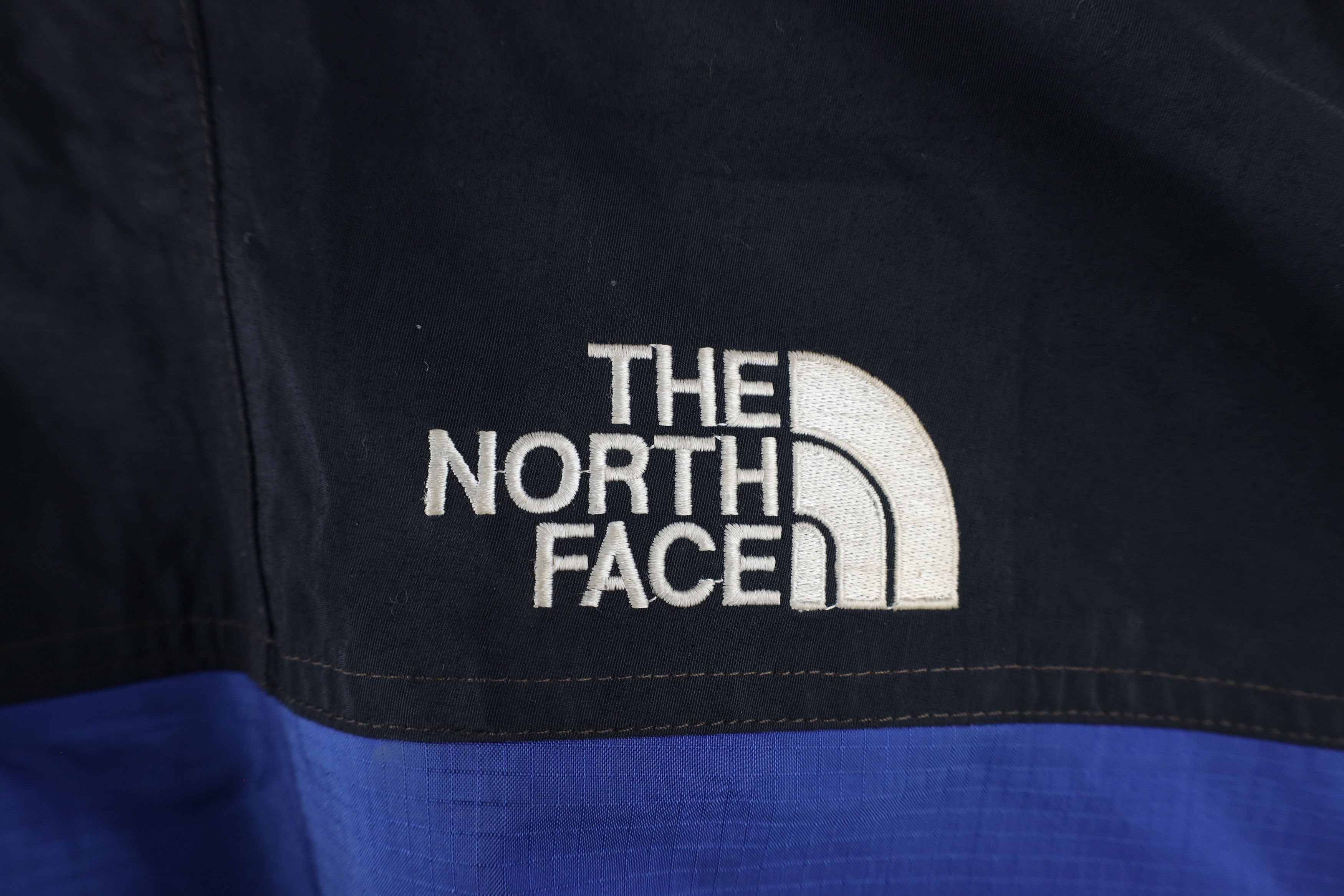 The North Face Vintage 90s The North Face Goretex Waterproof Hooded Jacket Size US M / EU 48-50 / 2 - 16 Thumbnail