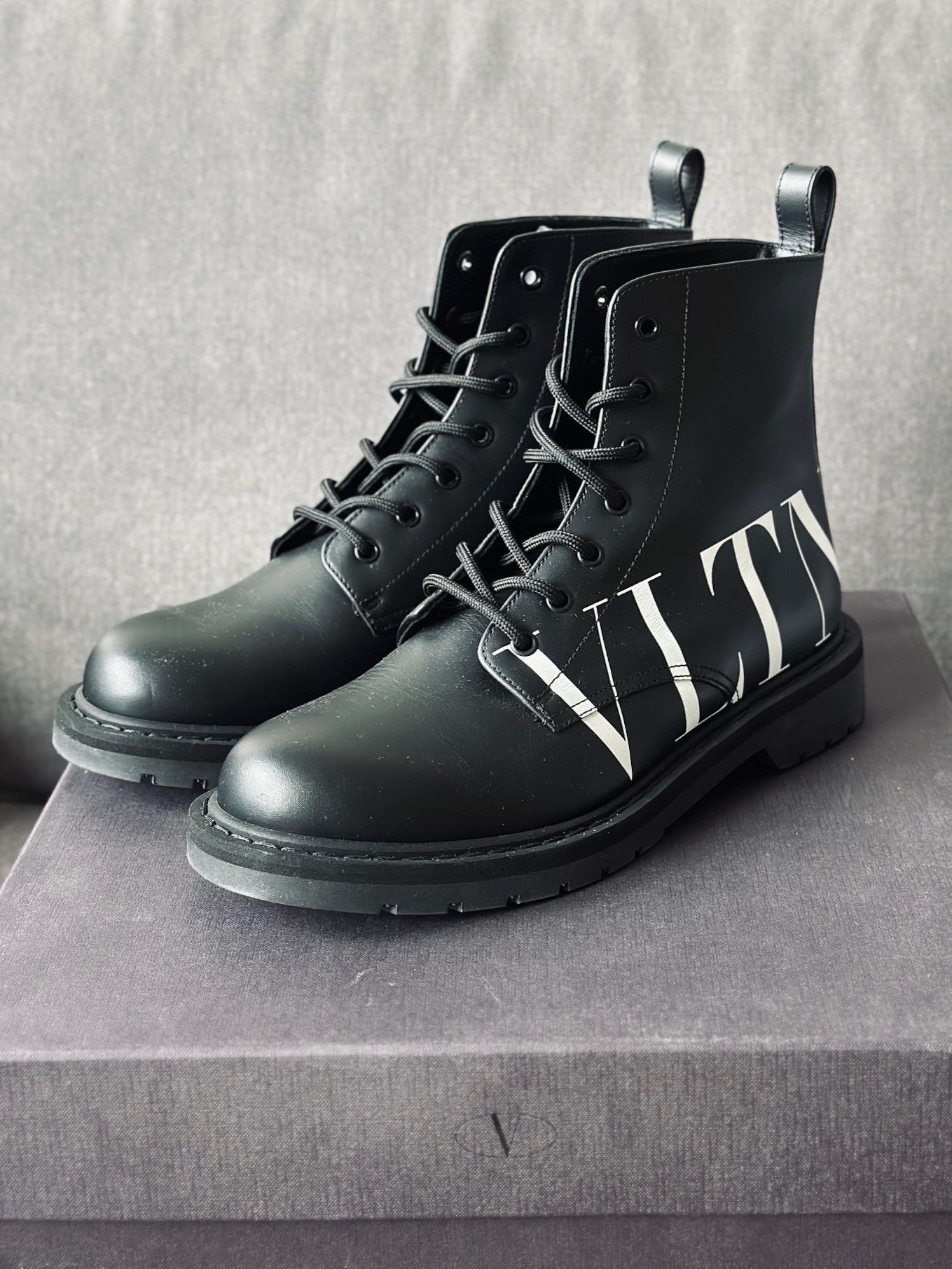 Valentino Black Leather White VLTN Logo Combat Boots Size US 8 / EU 41 - 1 Thumbnail