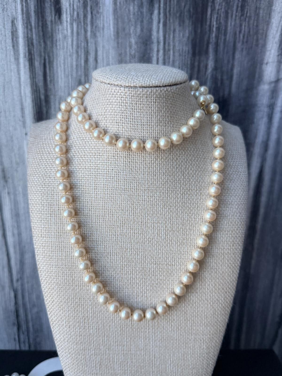 Marvel Comics Vintage Marvella Faux Pearl Necklace (Mid-Century / 70s–80s) Size ONE SIZE - 1 Thumbnail