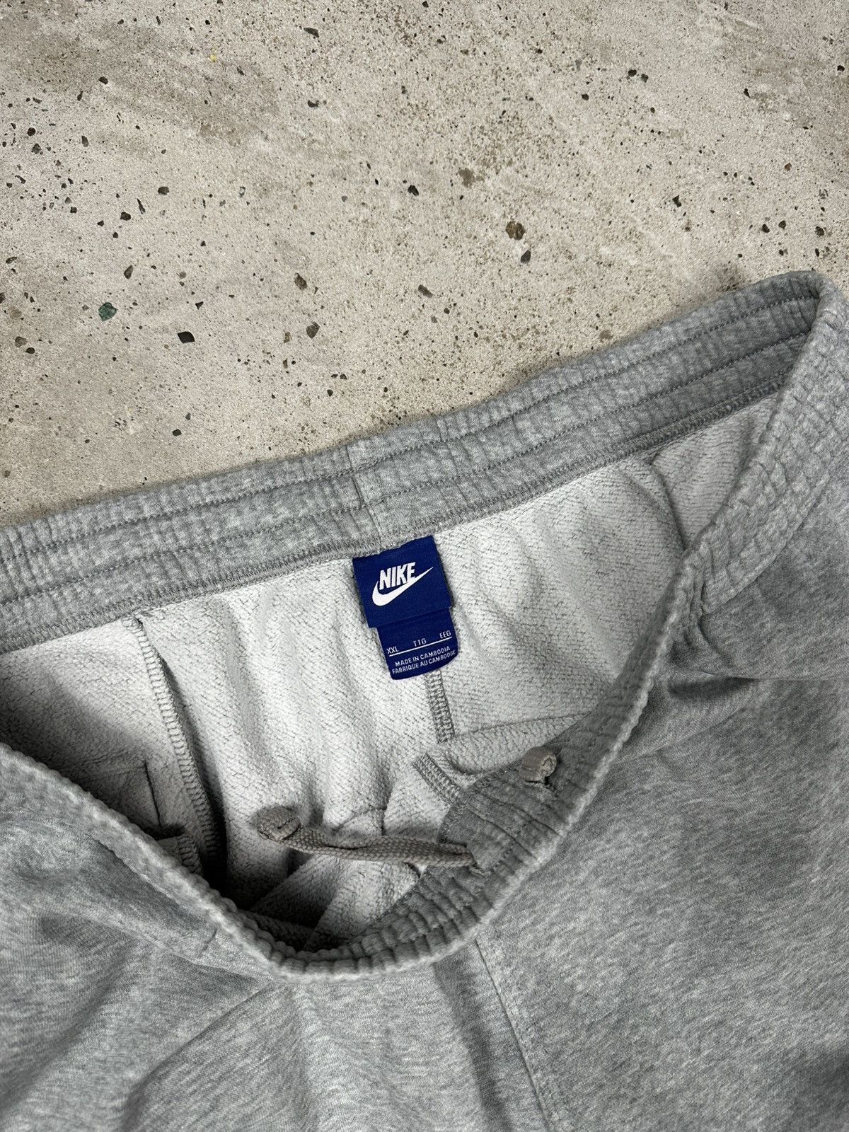 Nike Vintage Y2K Nike Baggy Grey Sweatpants Loose Swoosh rare Size US 38 / EU 54 - 12 Thumbnail