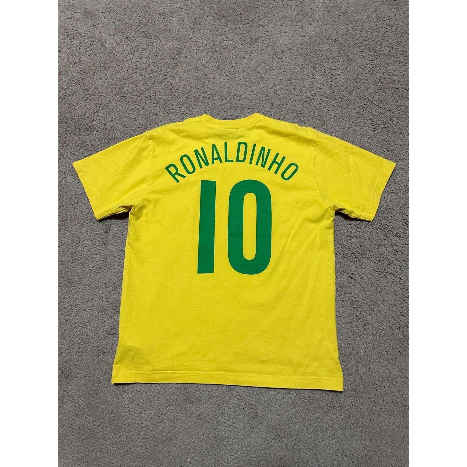 Nike Nike 2000s Brasil Ronaldinho #10 T-Shirt (L) Size US L / EU 52-54 / 3 - 7 Thumbnail