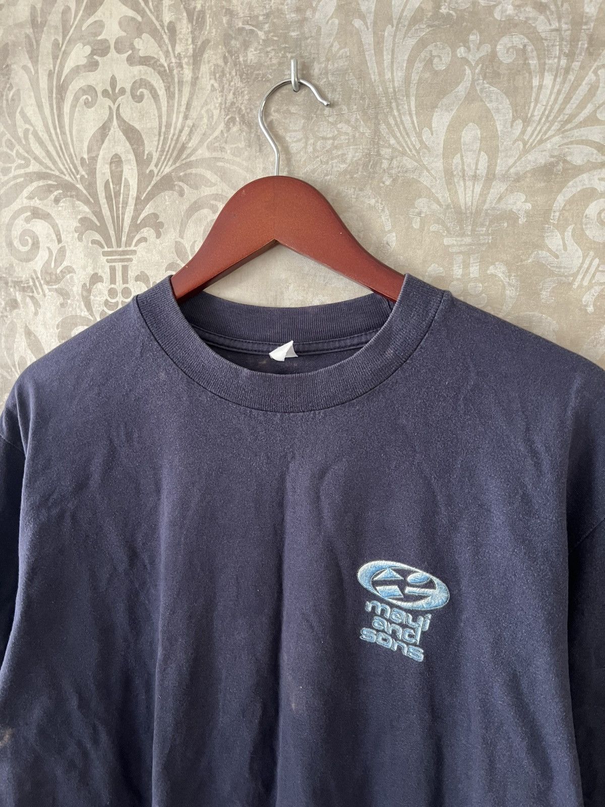 Vintage Vintage Maui and Sons Shark Graphic Tee Hawaii Surf Skate Size US L / EU 52-54 / 3 - 10 Thumbnail