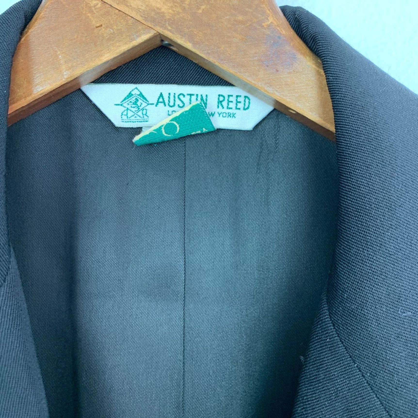 Austin Reed Vintage Austin Reed Black Worsted Wool Blazer One Button London New York Women 6 Blazer Wool 1980s Womens Size M / US 6-8 / IT 42-44 - 7 Thumbnail