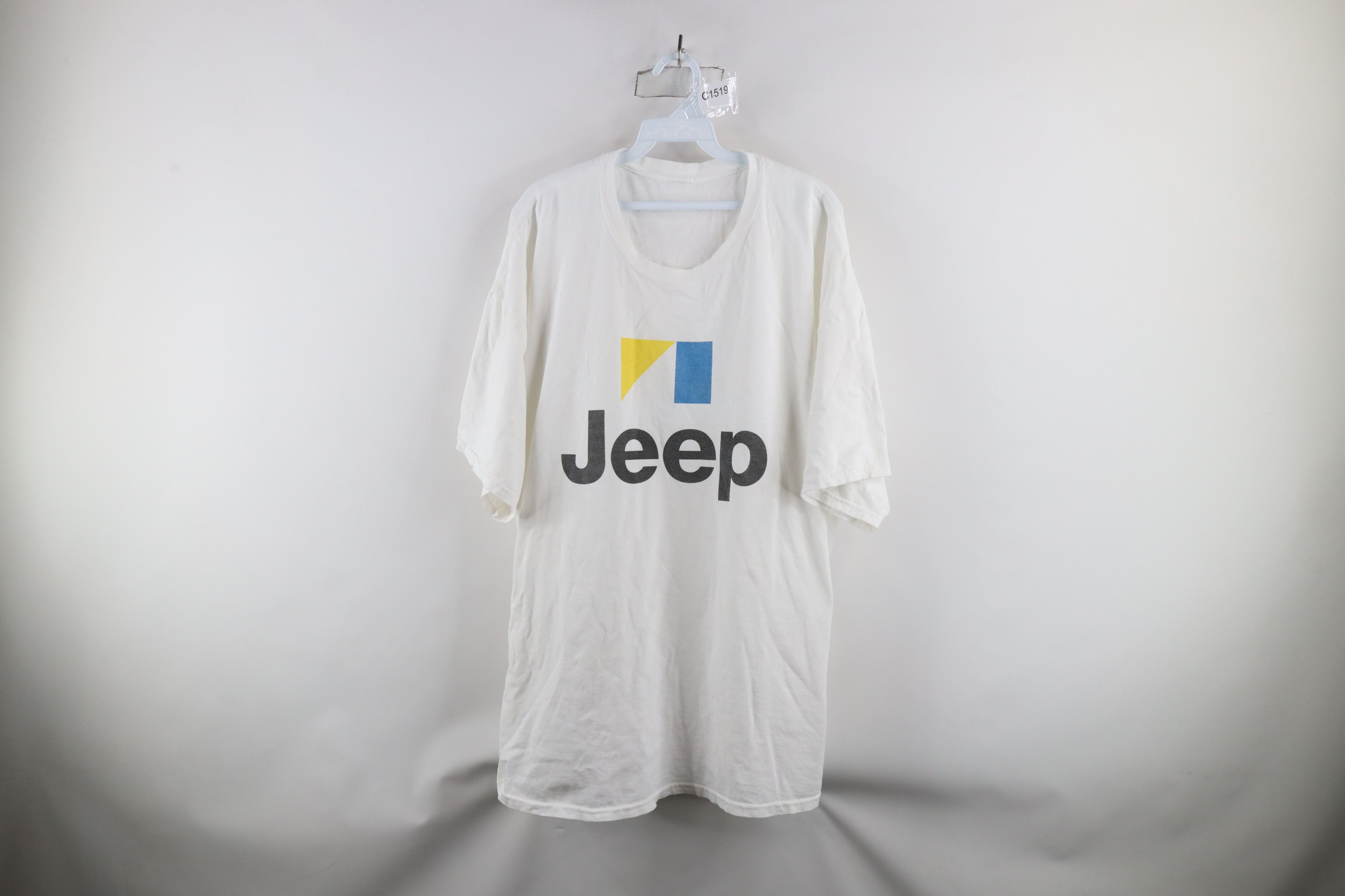 Vintage Vintage Fiat Chrysler Out Jeep Motors Car T-Shirt White Size US XXL / EU 58 / 5 - 1 Thumbnail