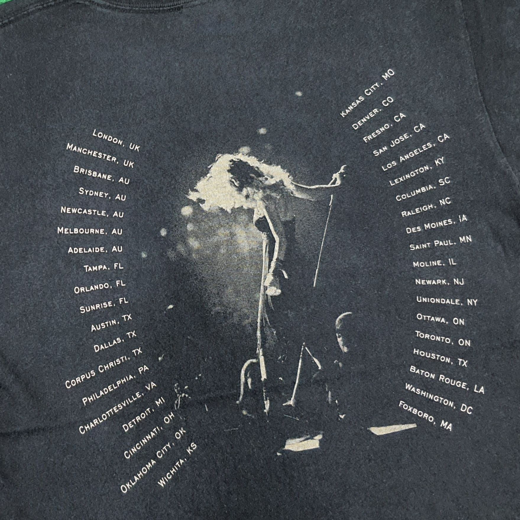 Vintage Vintage Taylor Swift World Tour Tshirt C285N66 Size US S / EU 44-46 / 1 - 4 Thumbnail
