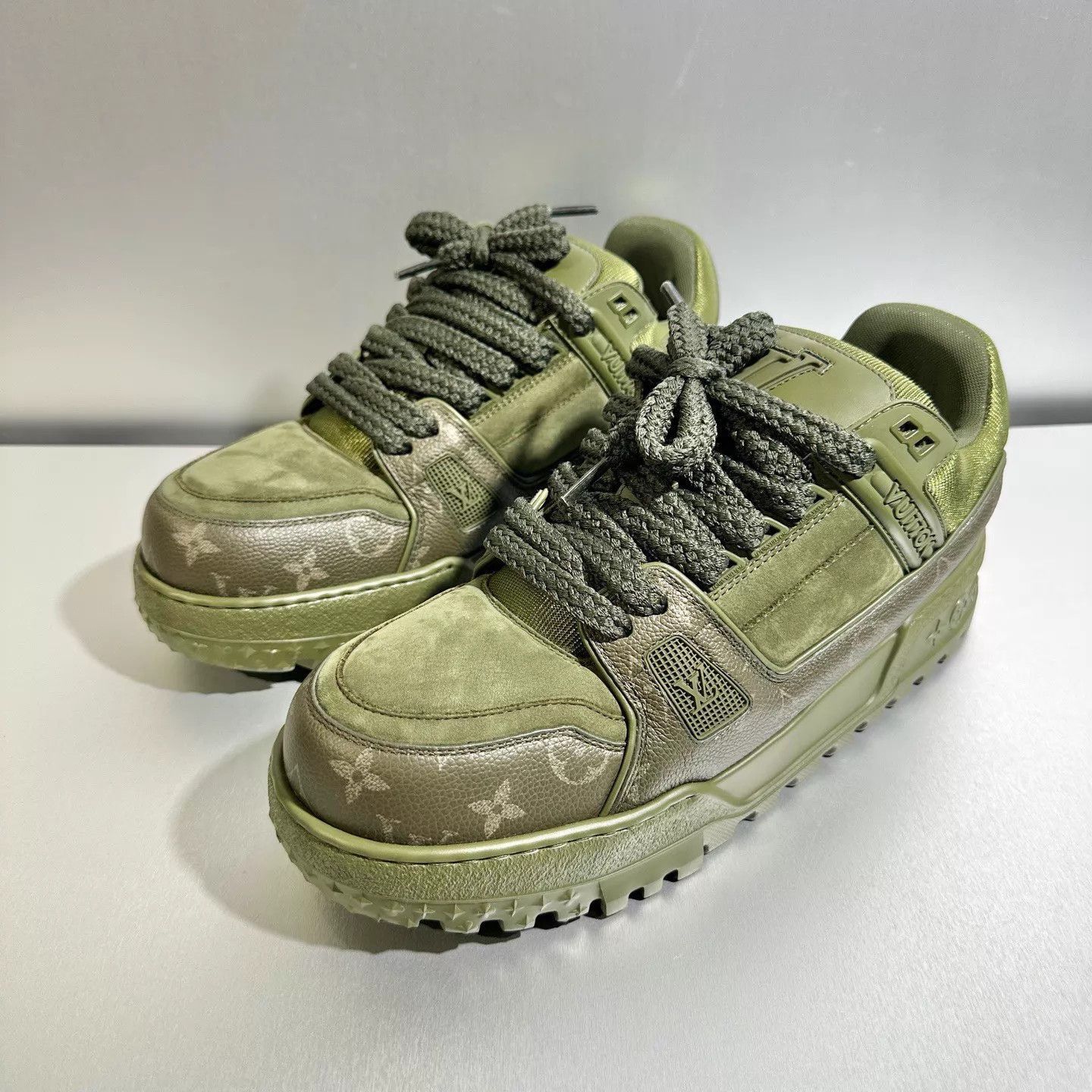 Louis Vuitton Green Low-Top Sneakers with Pattern, Size 9 Size US 9 / EU 42 - 1 Thumbnail