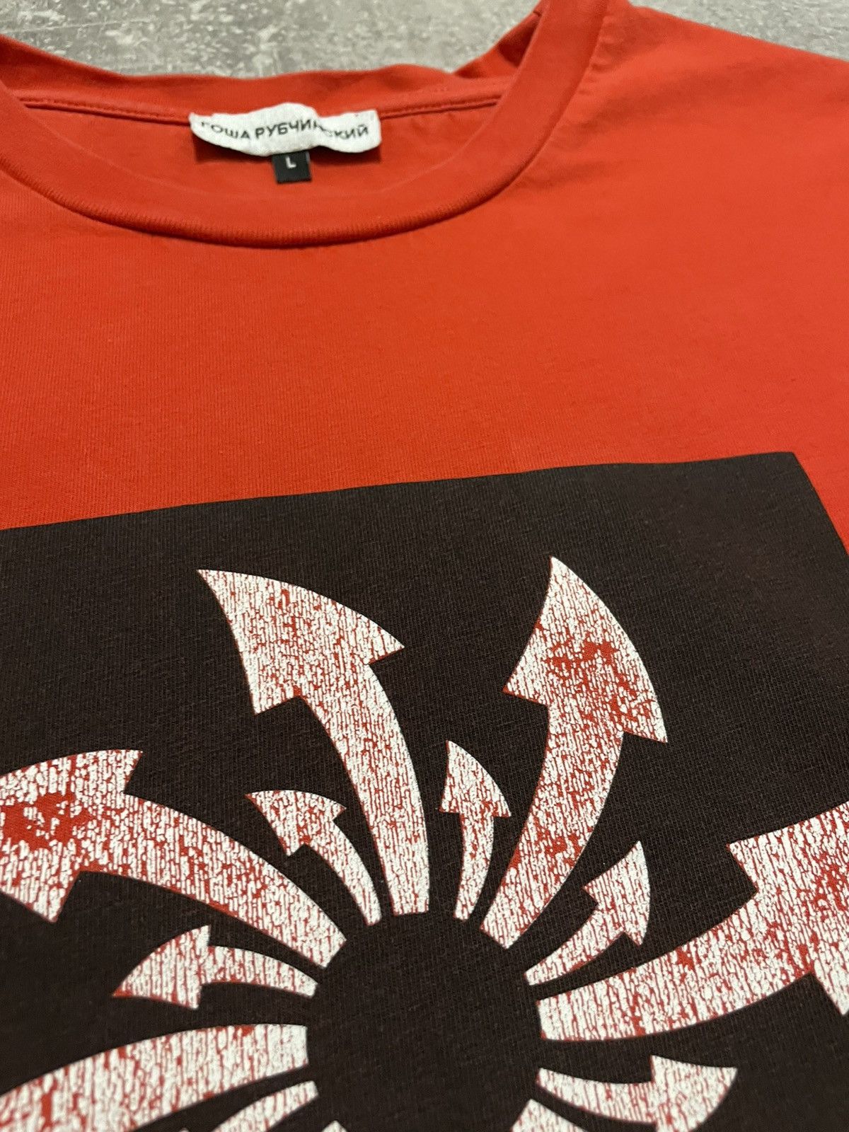 Gosha Rubchinskiy Gosha Rubchinskiy Red Dj Arrow “East Blow” T-Shirt Size US L / EU 52-54 / 3 - 8 Thumbnail