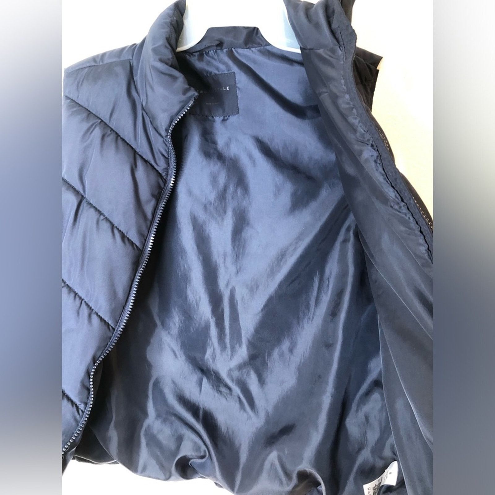 Aeropostale Aeropostale Women’s Puffer Vest— Medium (Please see photos) Size M / US 6-8 / IT 42-44 - 5 Thumbnail