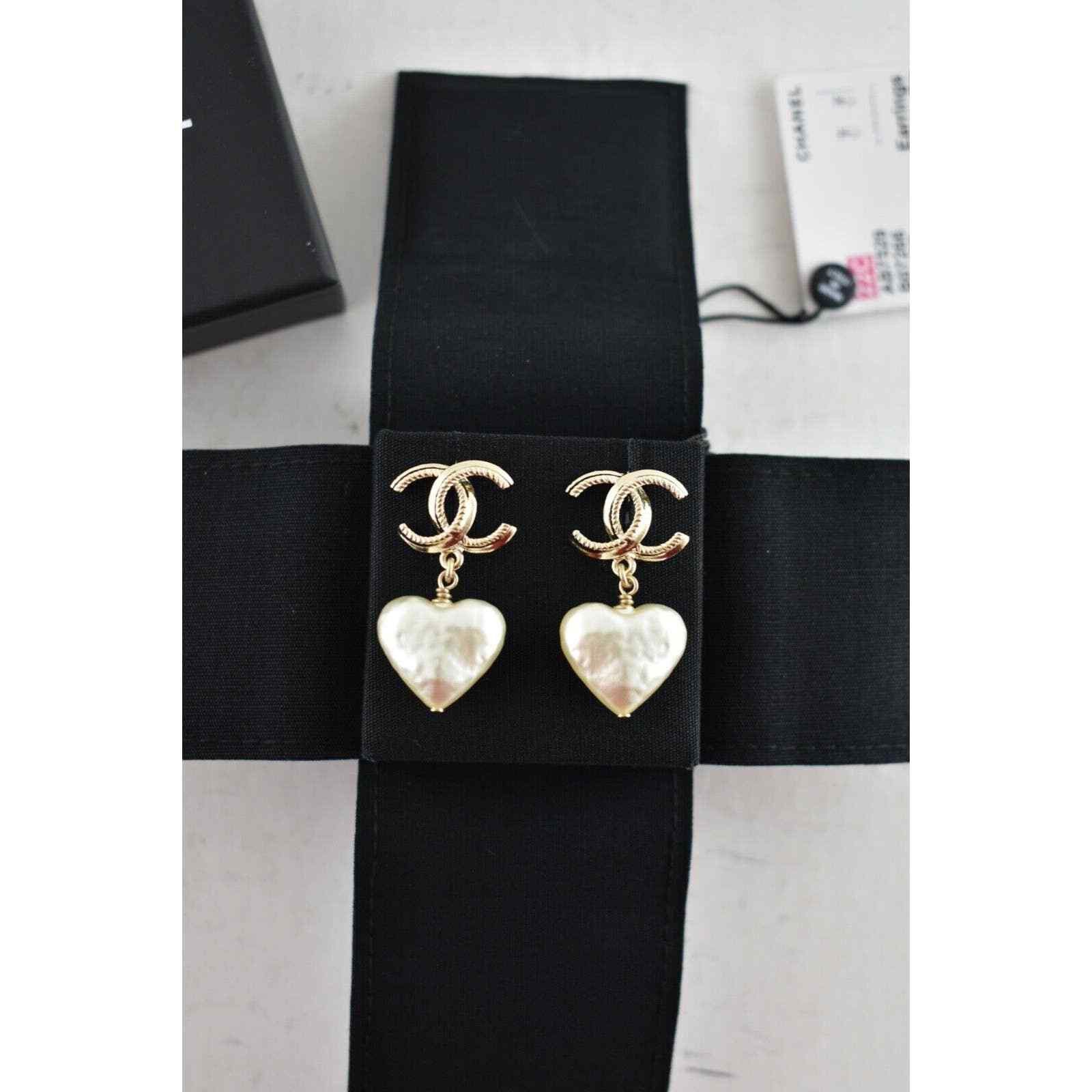 Chanel Chanel Gold Heart Pearly White Drop Statement Earrings Size ONE SIZE - 4 Thumbnail