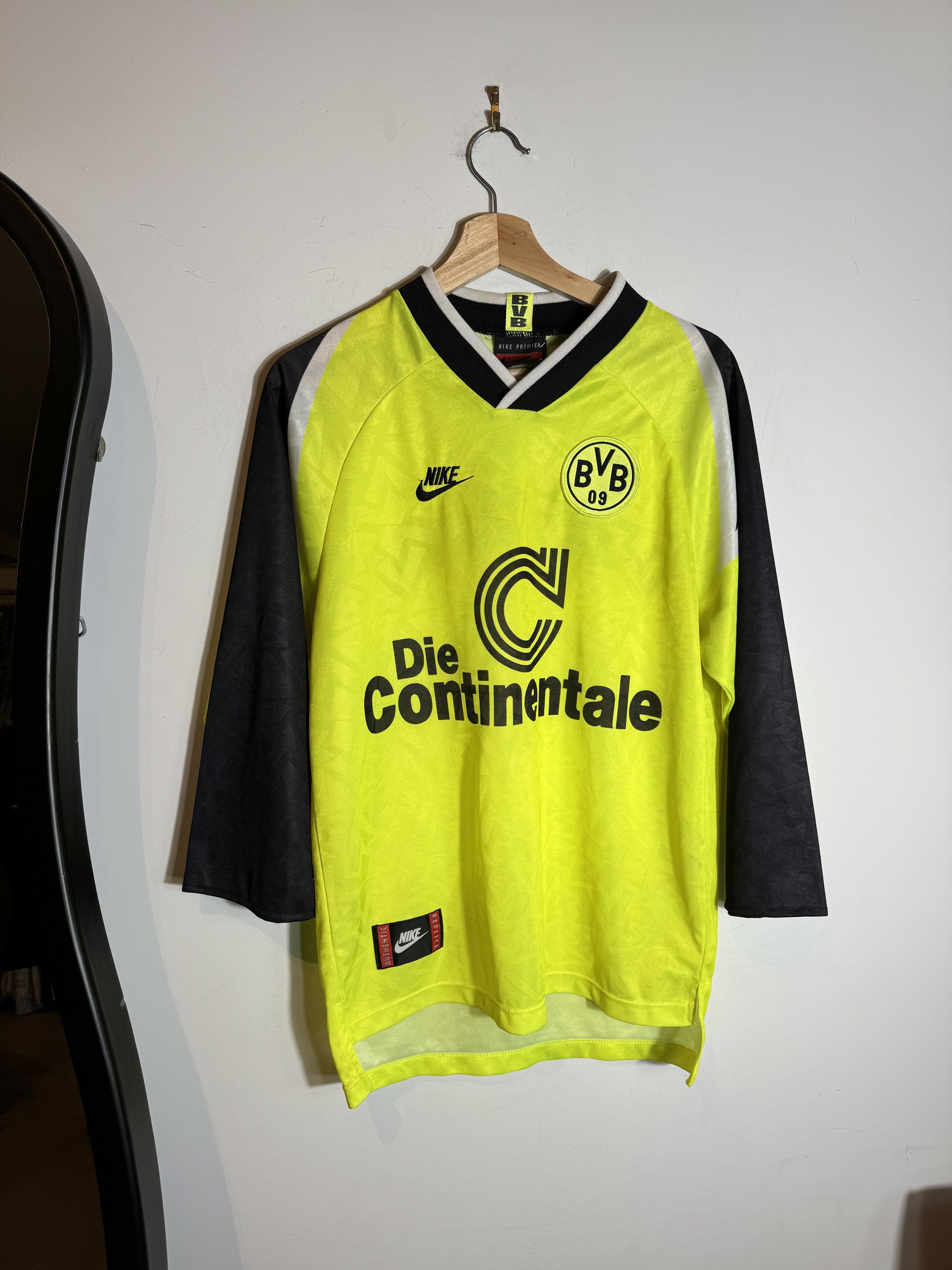 Nike 95/96 Borussia Dortmund Longsleeve Home Jersey Size S Size US S / EU 44-46 / 1 - 1 Thumbnail