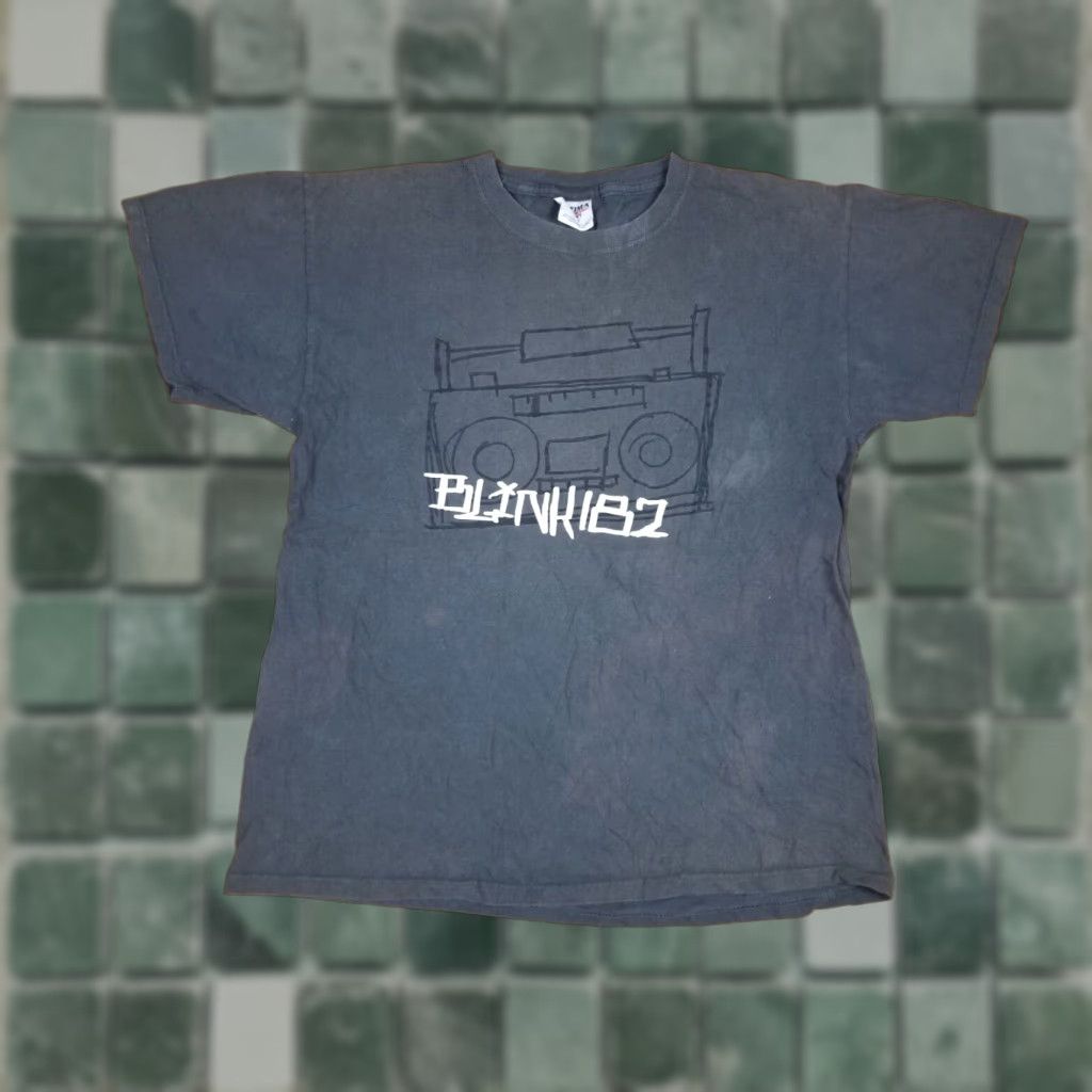 Vintage VINTAGE Y2K BLINK 182 ROCK BAND TOUR T-SHIRT SZ LARGE Shirt Mens Beige Cotton Short Sleeve Round Neck 1980s 1990s USA Band Retro Rock Size US L / EU 52-54 / 3 - 1 Thumbnail