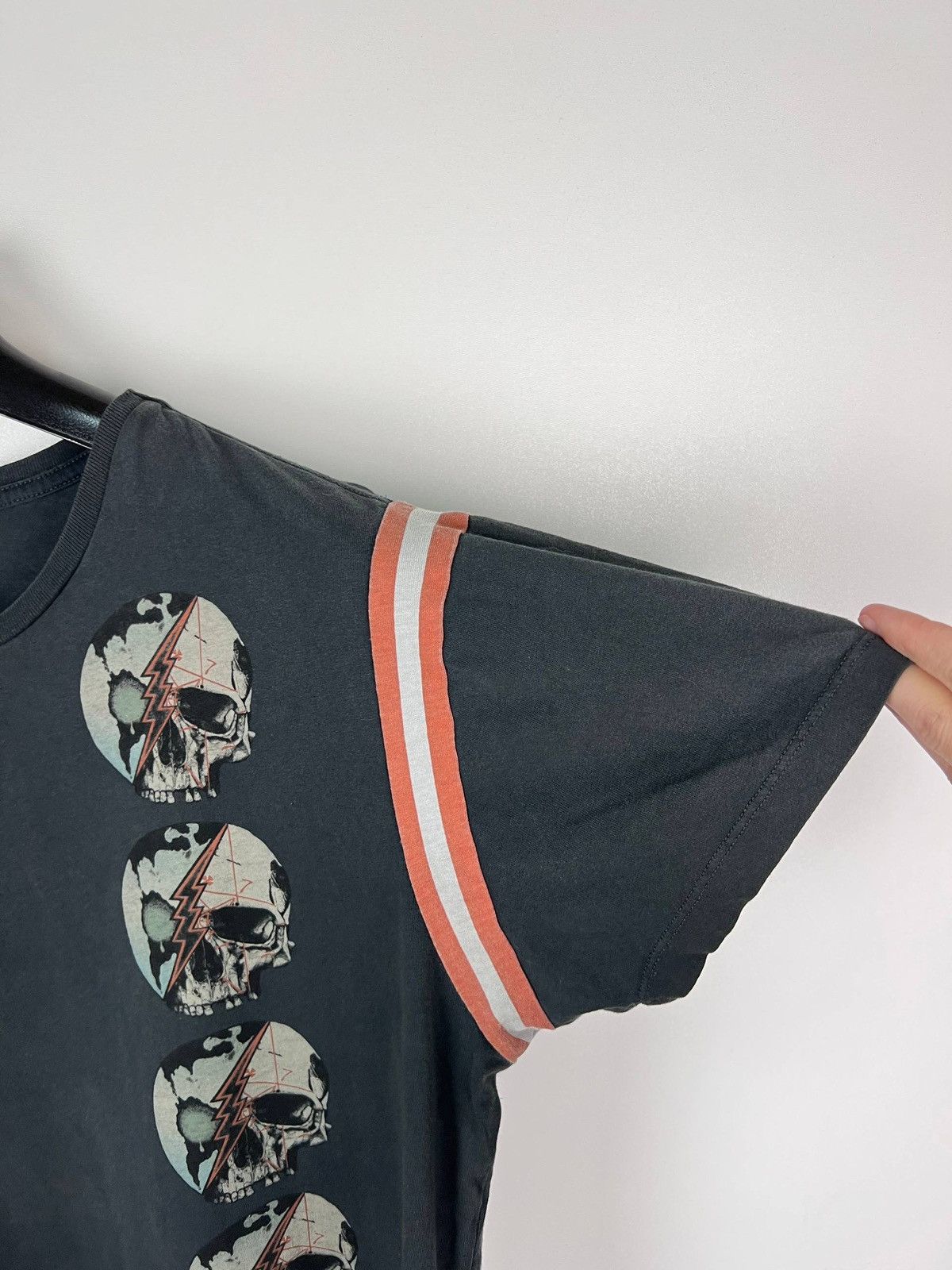 Allsaints Allsaints globus varsity skull t-shirts size S Size US S / EU 44-46 / 1 - 6 Thumbnail