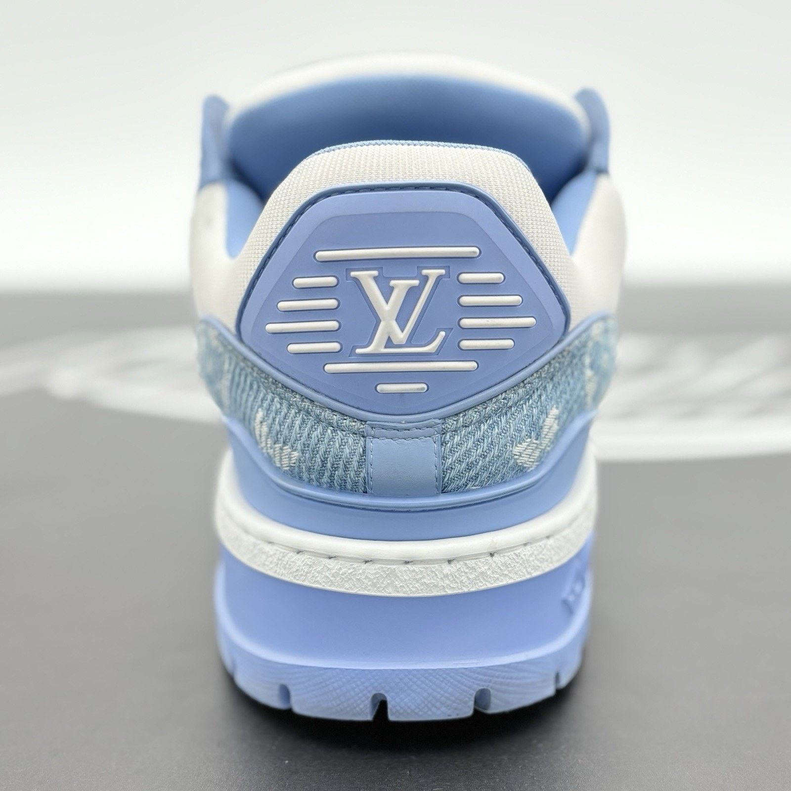 Louis Vuitton (9-9.5 US) Louis Vuitton Denim Maxi ' Blue ' | SUPER CLEAN! Size US 9 / EU 42 - 3 Thumbnail