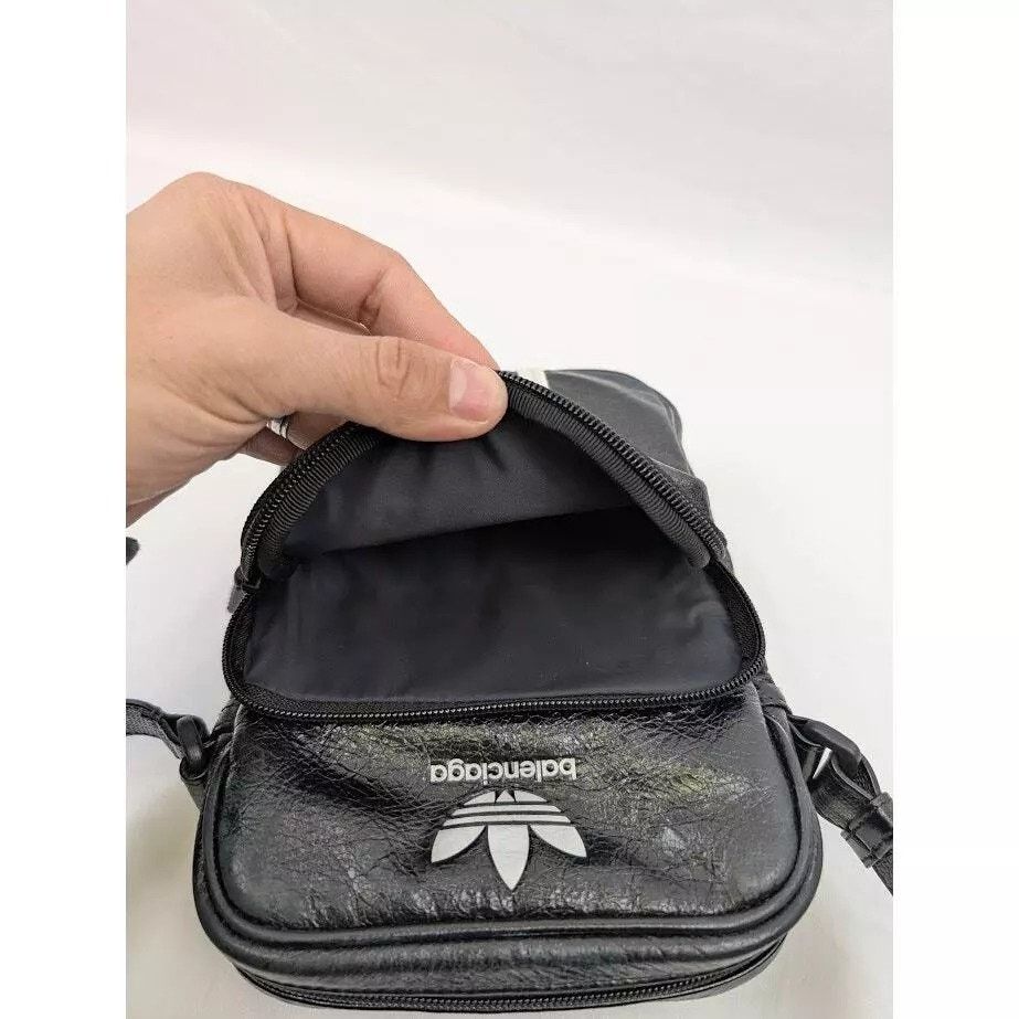 Adidas × Balenciaga o1rshd1 Size:OS / Messenger Crossbody Bag in Black/White Size ONE SIZE - 7 Thumbnail