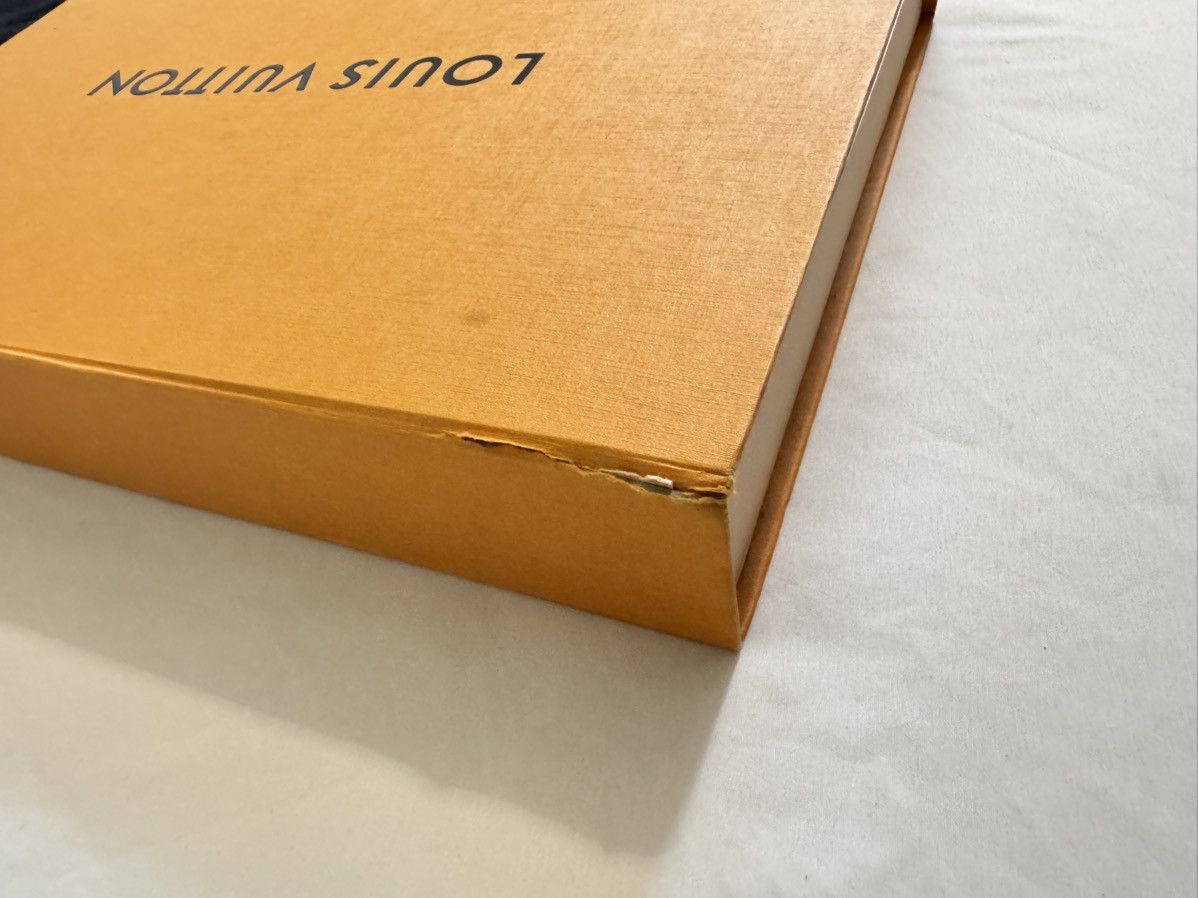 Louis Vuitton Louis Vuitton Monogram Eclipse Scarf M73468 Receipt Box Tags Size ONE SIZE - 9 Thumbnail