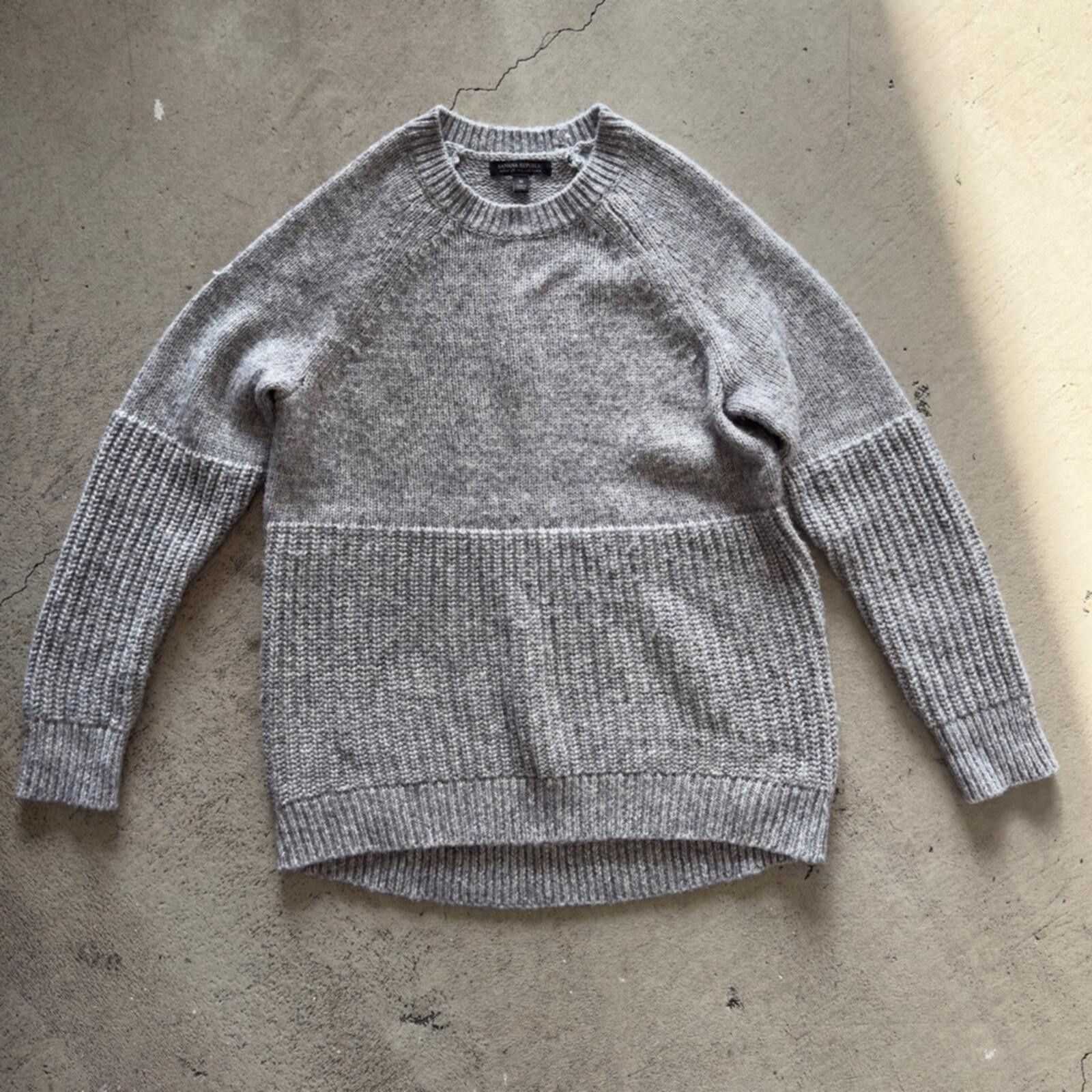 Banana Republic Banana Republic / Italian Wool Blend Knit Sweater / Gray Size M / US 6-8 / IT 42-44 - 1 Thumbnail