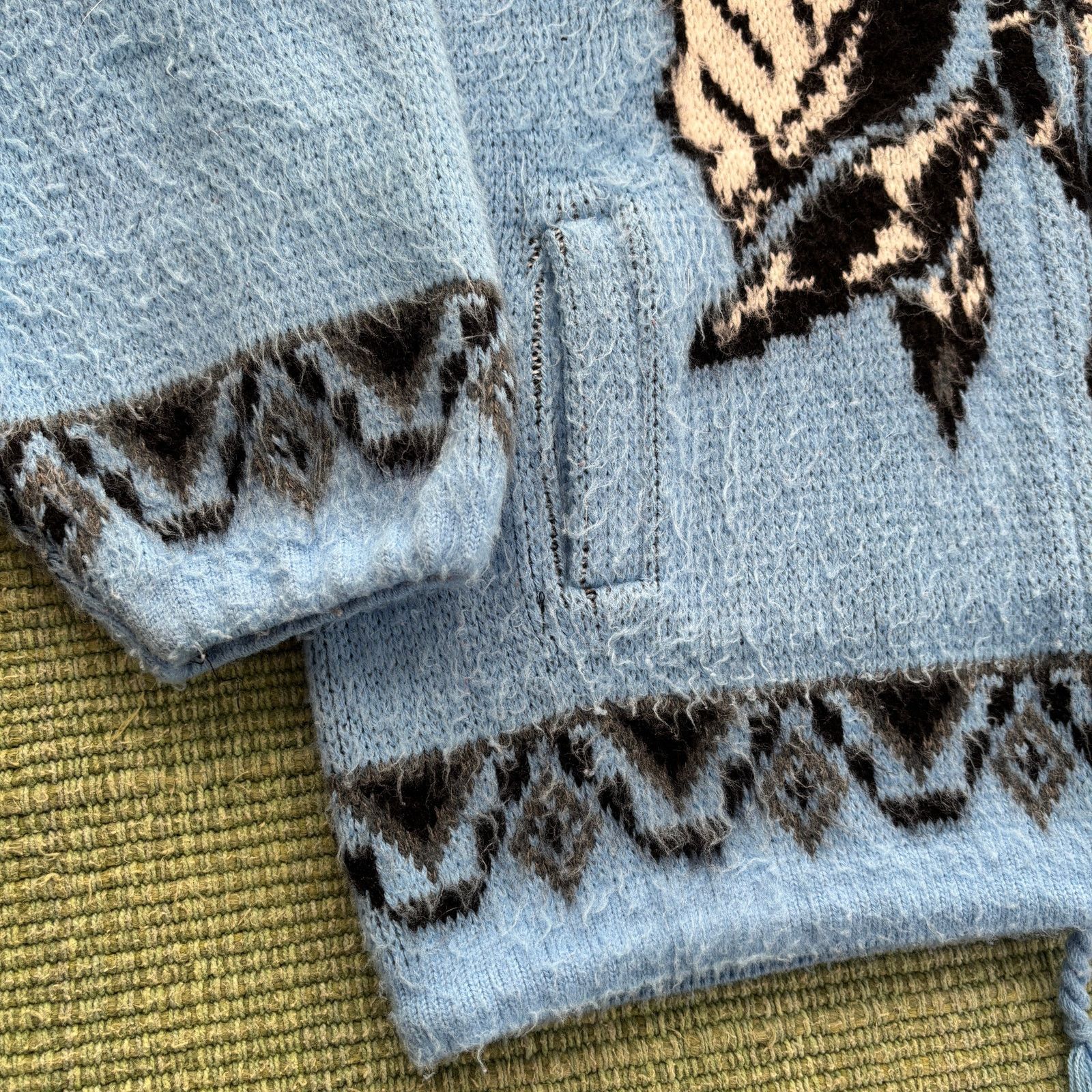 Vintage Vintage Fuzzy Knit Native American Wolf Hoodie Sweater Sz M Size M / US 6-8 / IT 42-44 - 3 Thumbnail