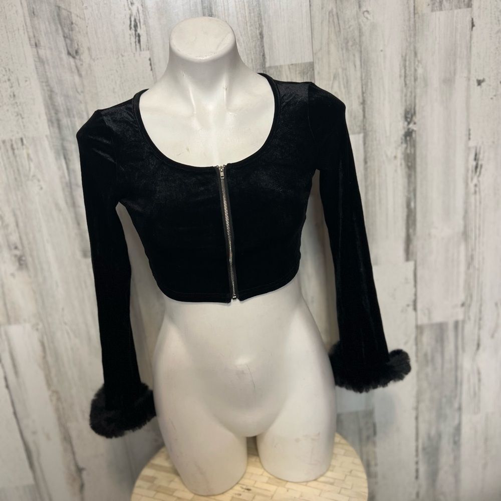 Other XS Black Velvet Zip Front Crop Top w/ Fur Cuff Sleeves | Lon Size XS / US 0-2 / IT 36-38 - 2 Thumbnail