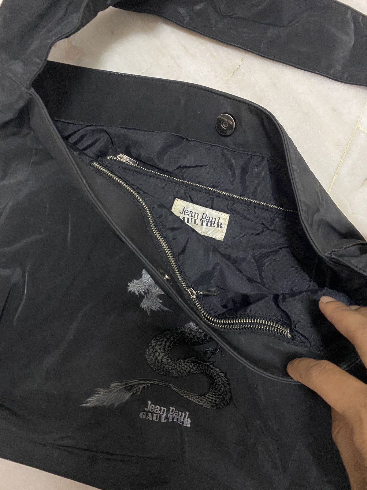 Jean Paul Gaultier 🔥Iconic🔥Jean paul gaultier Dragon embossed Sling Bag Size ONE SIZE - 6 Thumbnail