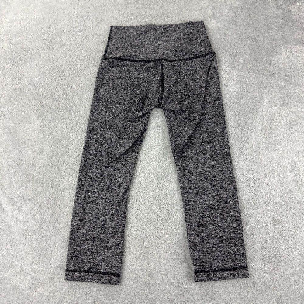 Lululemon Lululemon cropped Grey / Black Activewear Leggings Women’s Size 28" / US 6 / IT 42 - 1 Thumbnail